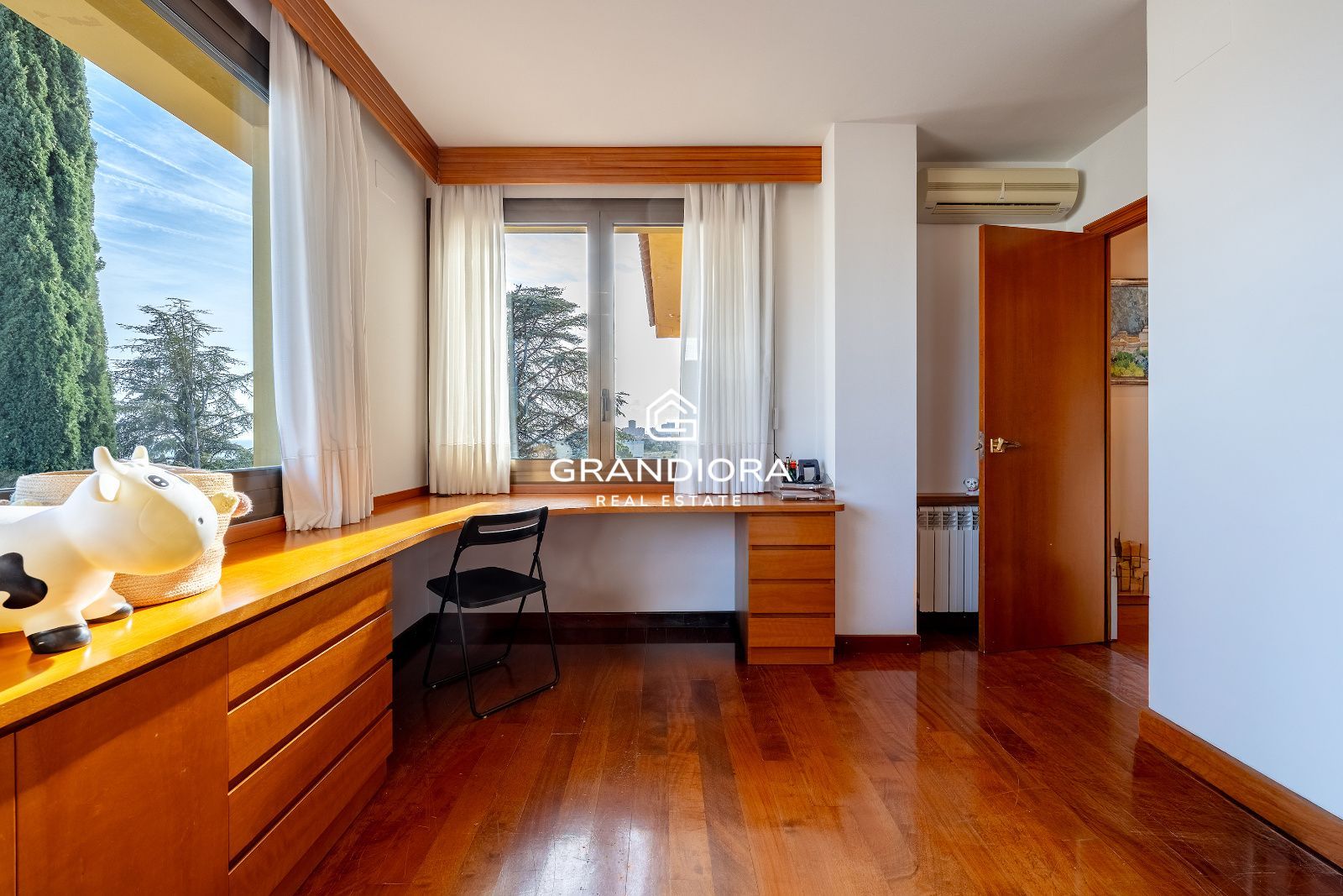 Casa de lujo en Can Teixidó con jardín plano, piscina y vistas al mar - Imagen 36