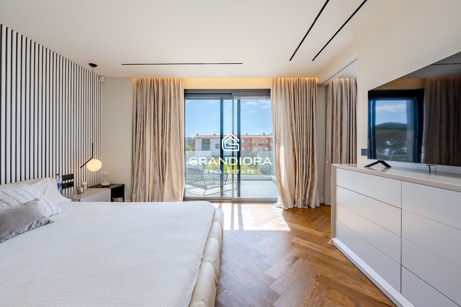 Villa de Lujo con Vistas al Mar, 5 hab. y Piscina Infinity en Sant Andreu de Llavaneres. - Imagen 15