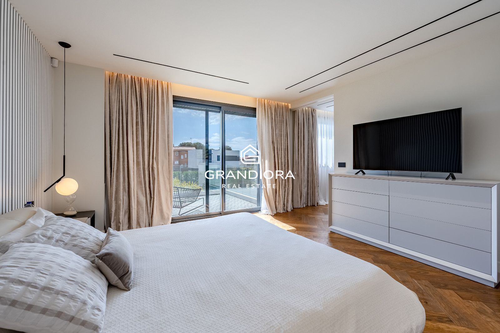 Villa de Lujo con Vistas al Mar, 5 hab. y Piscina Infinity en Sant Andreu de Llavaneres. - Imagen 16
