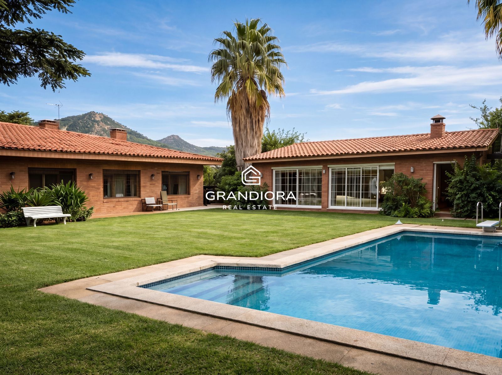 Casa independiente con piscina en el centro de Vilassar de Mar - Imagen 1