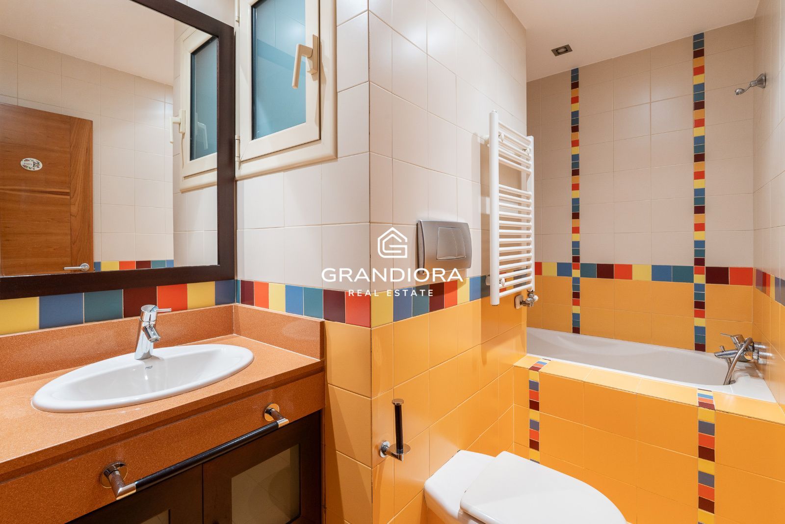 Piso de 100 metros cuadrados cerca de Plaza Urquinaona y Paseo de Gracia - Imagen 27