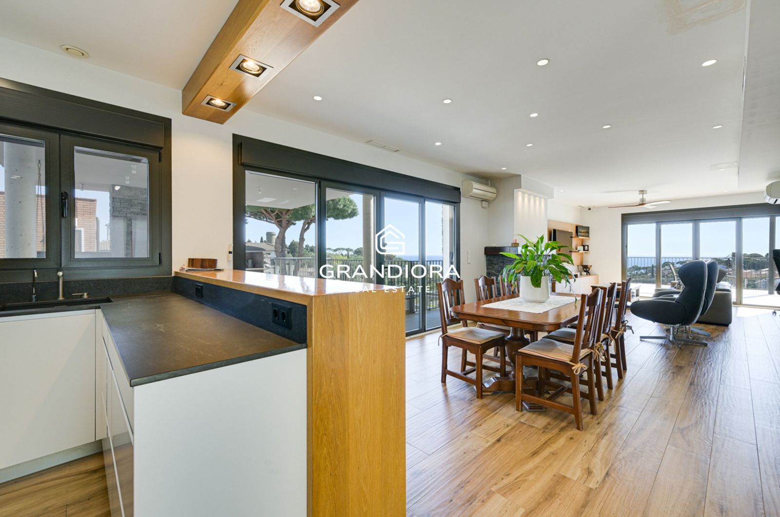 Espectacular Villa de Lujo con Vistas al Mar en Caldes d’Estrac - Imagen 8