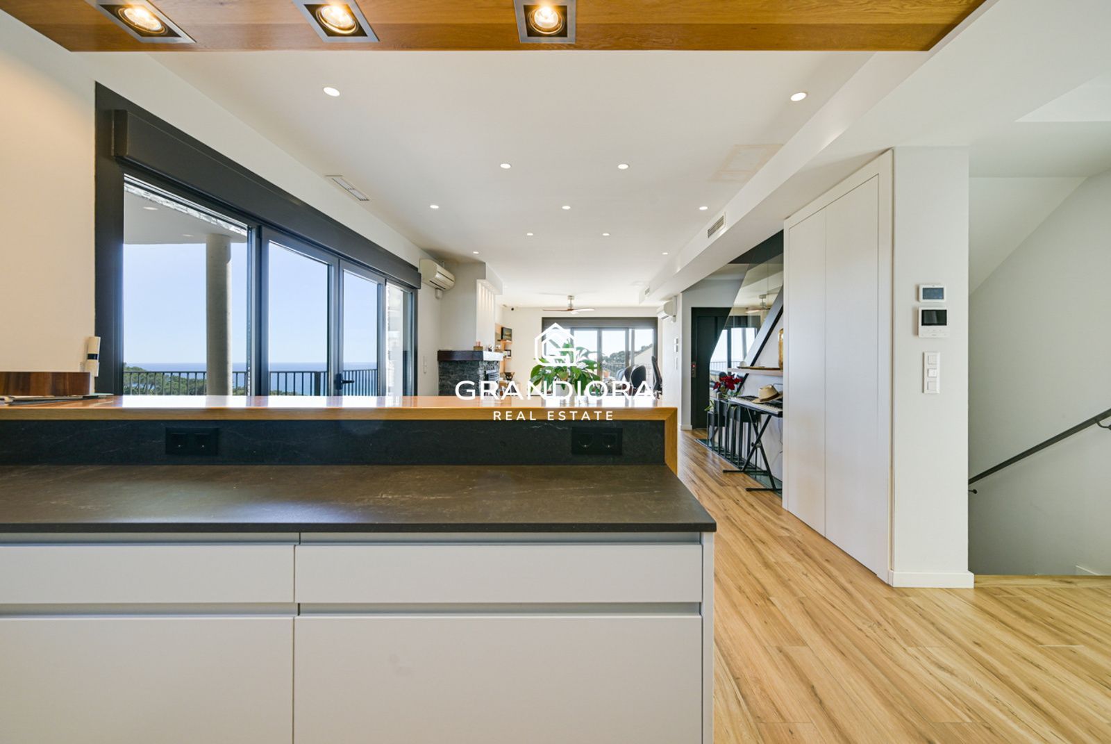 Espectacular Villa de Lujo con Vistas al Mar en Caldes d’Estrac - Imagen 10