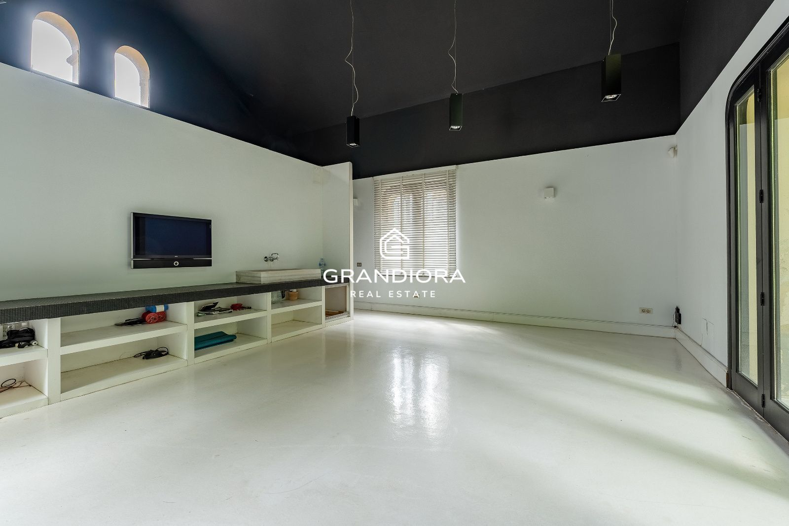 Villa de lujo de más de 1.000 m² en parcela de 5.000 m² con piscina y casa anexa - Imagen 56