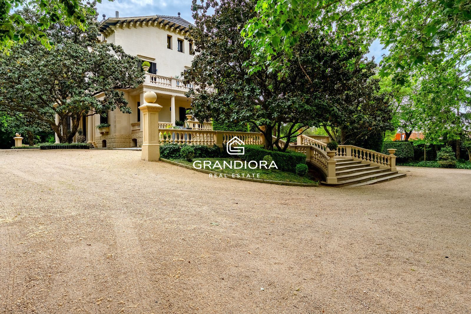 Villa de lujo de más de 1.000 m² en parcela de 5.000 m² con piscina y casa anexa - Imagen 49
