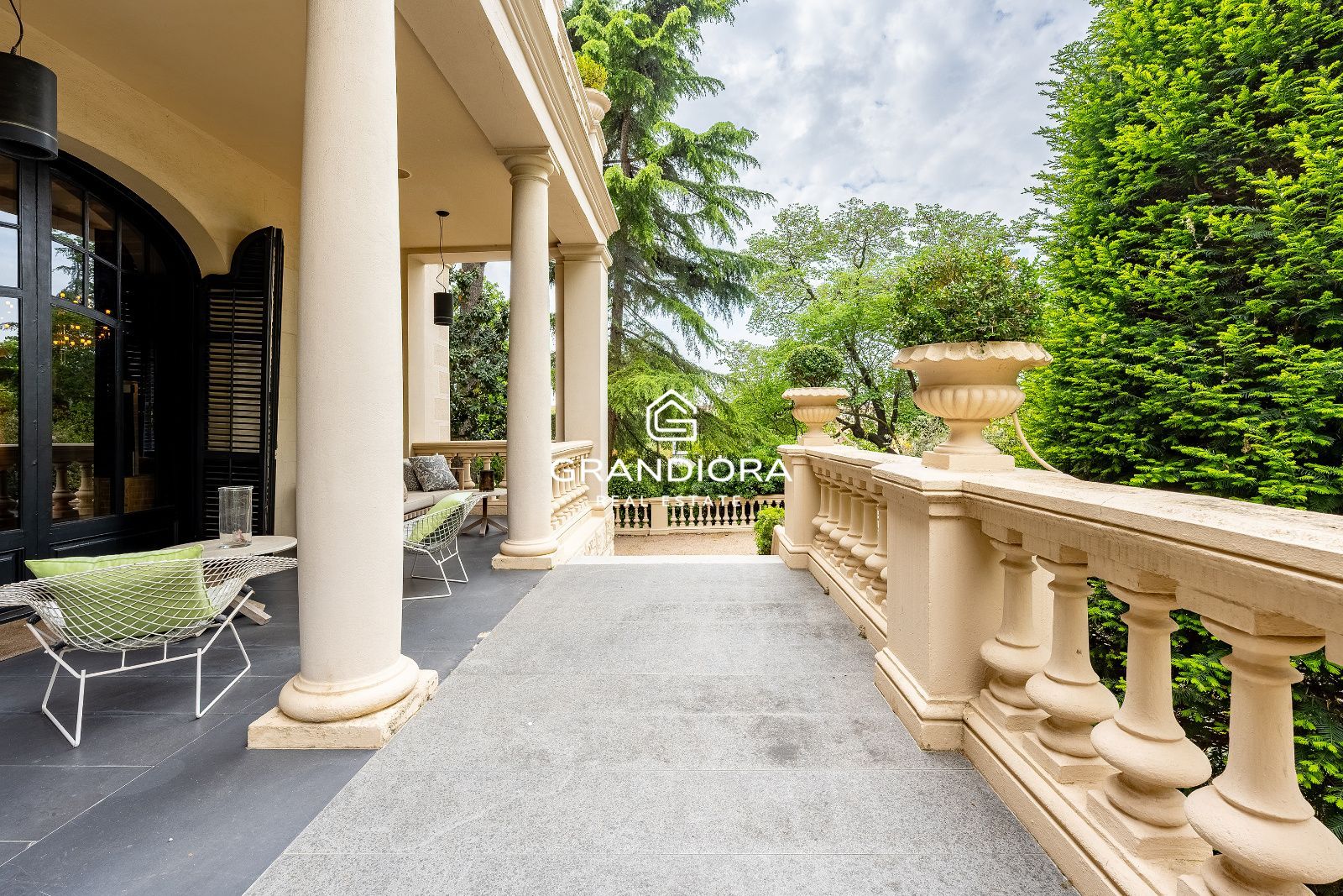 Villa de lujo de más de 1.000 m² en parcela de 5.000 m² con piscina y casa anexa - Imagen 19