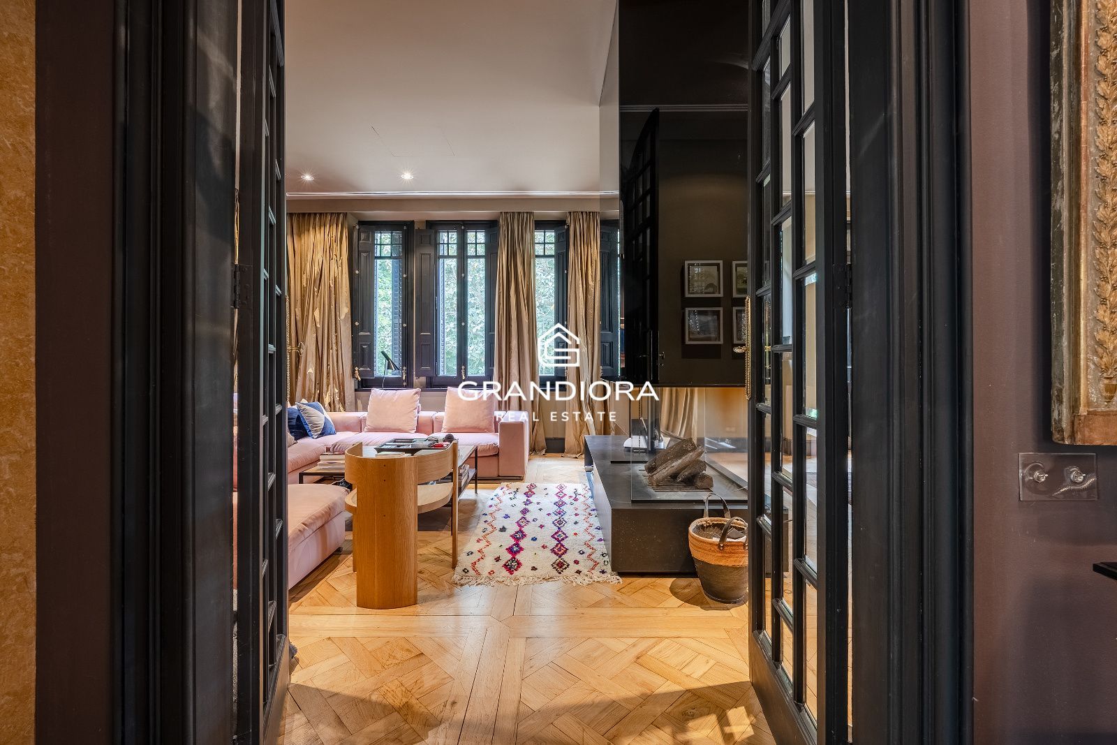Villa de lujo de más de 1.000 m² en parcela de 5.000 m² con piscina y casa anexa - Imagen 8