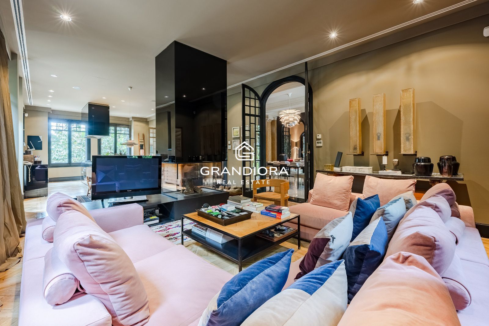 Villa de lujo de más de 1.000 m² en parcela de 5.000 m² con piscina y casa anexa - Imagen 9
