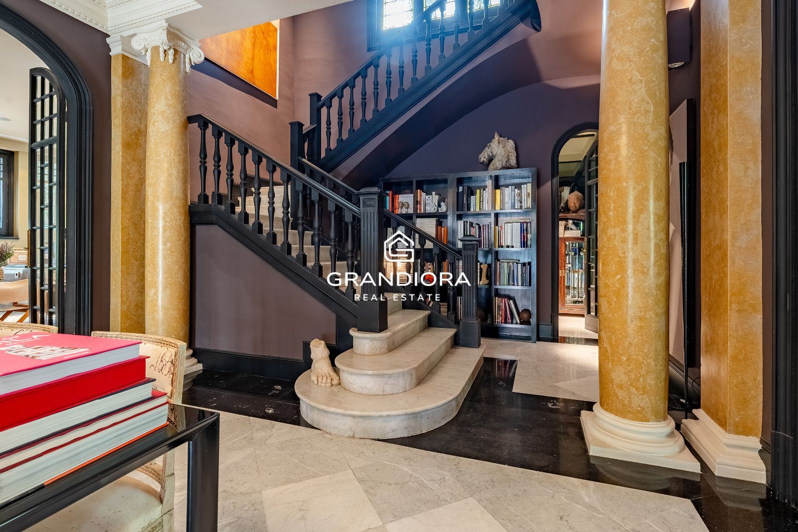 Villa de lujo de más de 1.000 m² en parcela de 5.000 m² con piscina y casa anexa - Imagen 14