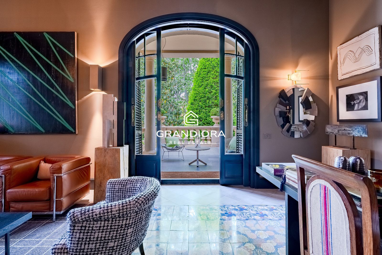 Villa de lujo de más de 1.000 m² en parcela de 5.000 m² con piscina y casa anexa - Imagen 17