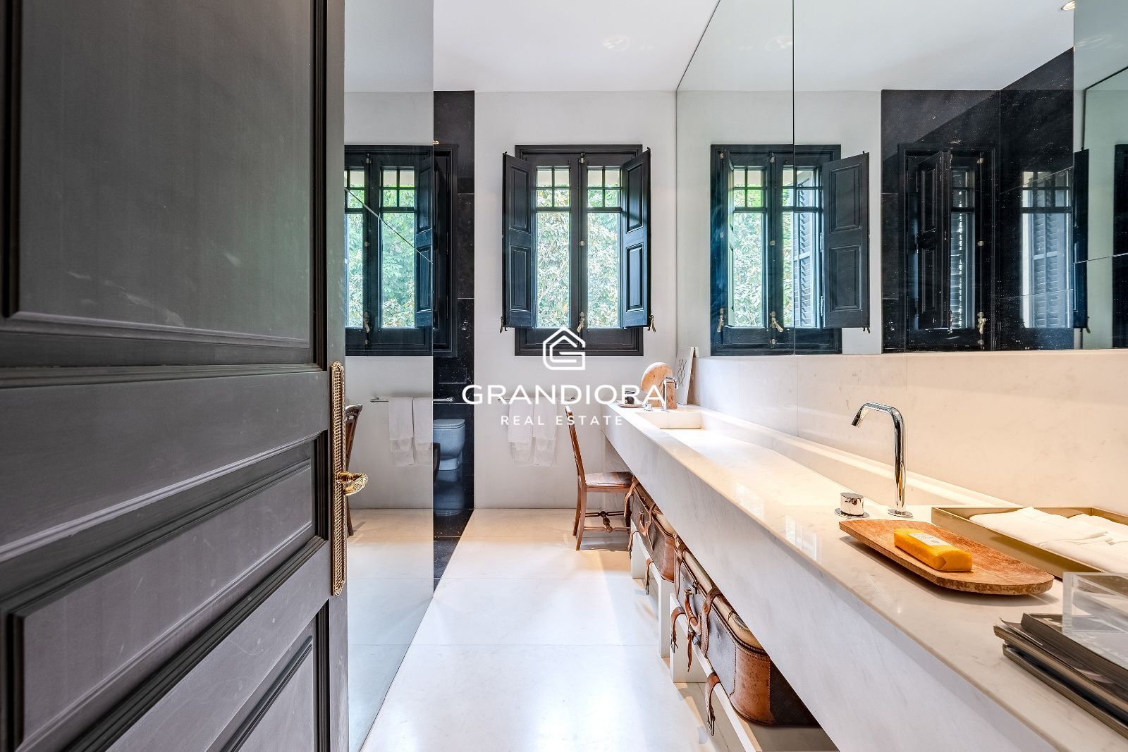 Villa de lujo de más de 1.000 m² en parcela de 5.000 m² con piscina y casa anexa - Imagen 25