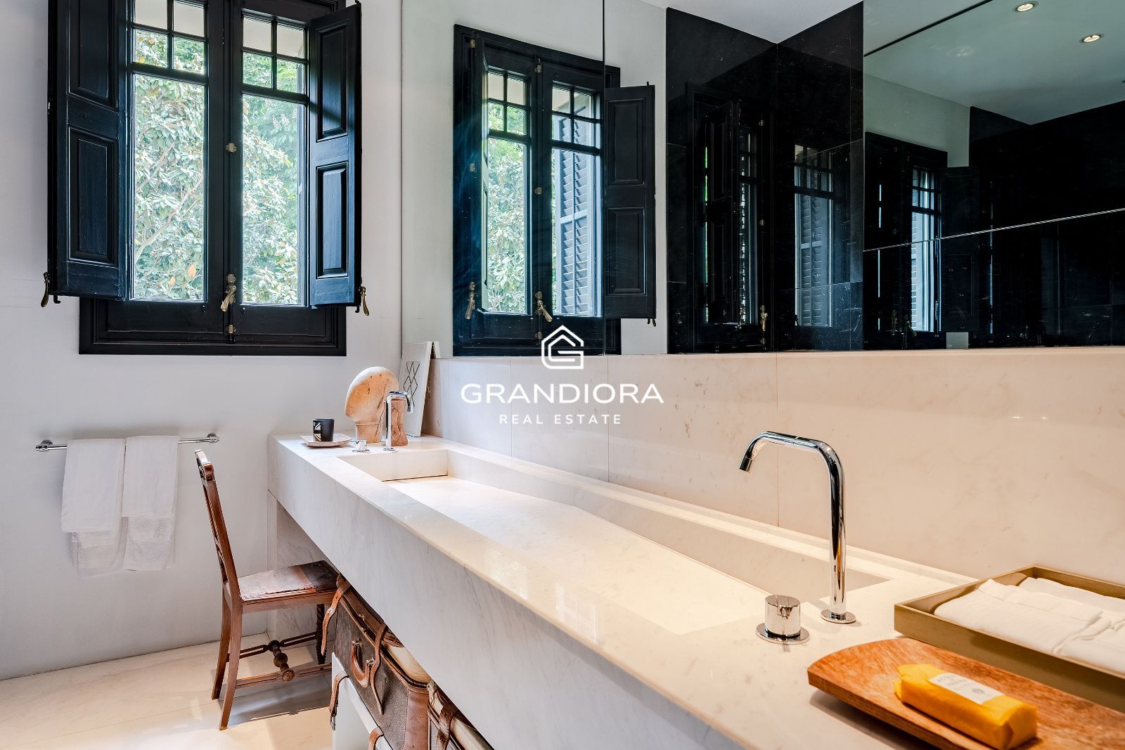 Villa de lujo de más de 1.000 m² en parcela de 5.000 m² con piscina y casa anexa - Imagen 26