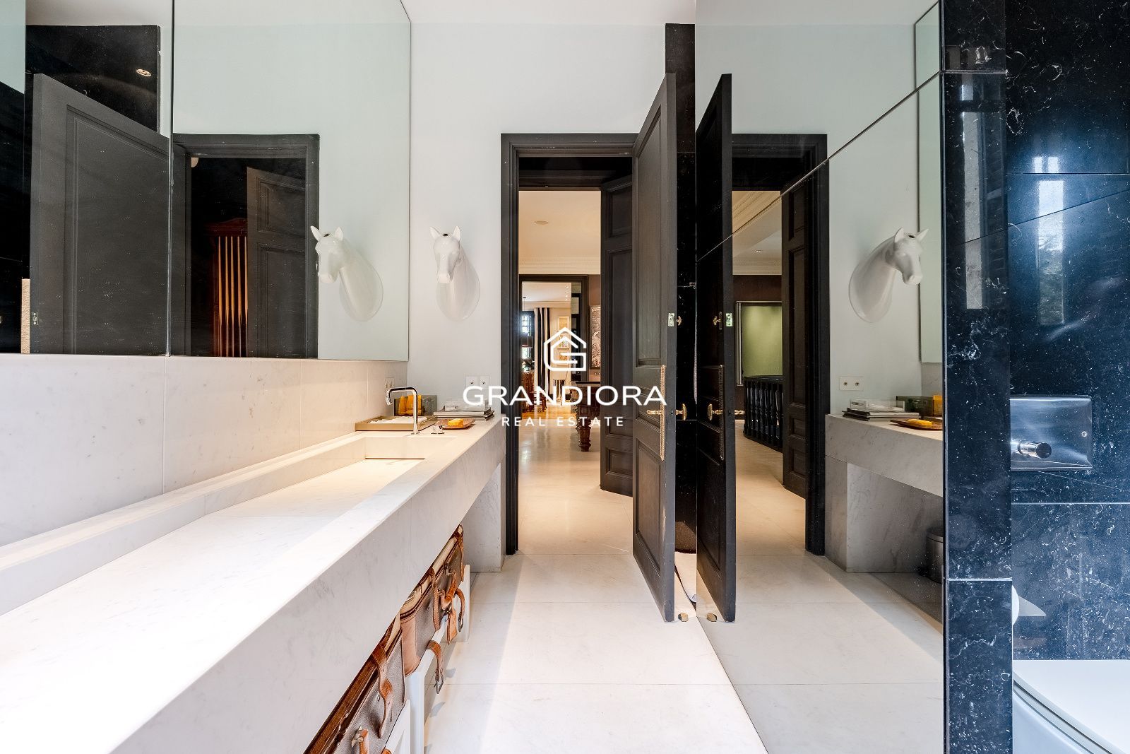 Villa de lujo de más de 1.000 m² en parcela de 5.000 m² con piscina y casa anexa - Imagen 27
