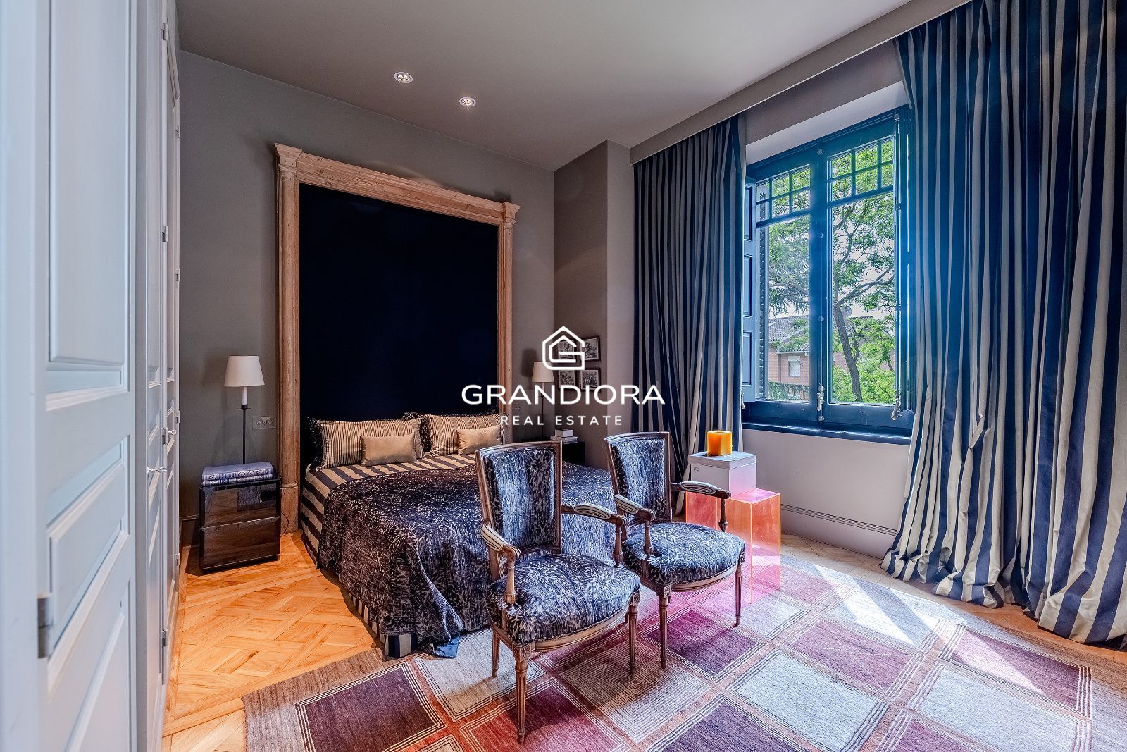 Villa de lujo de más de 1.000 m² en parcela de 5.000 m² con piscina y casa anexa - Imagen 30