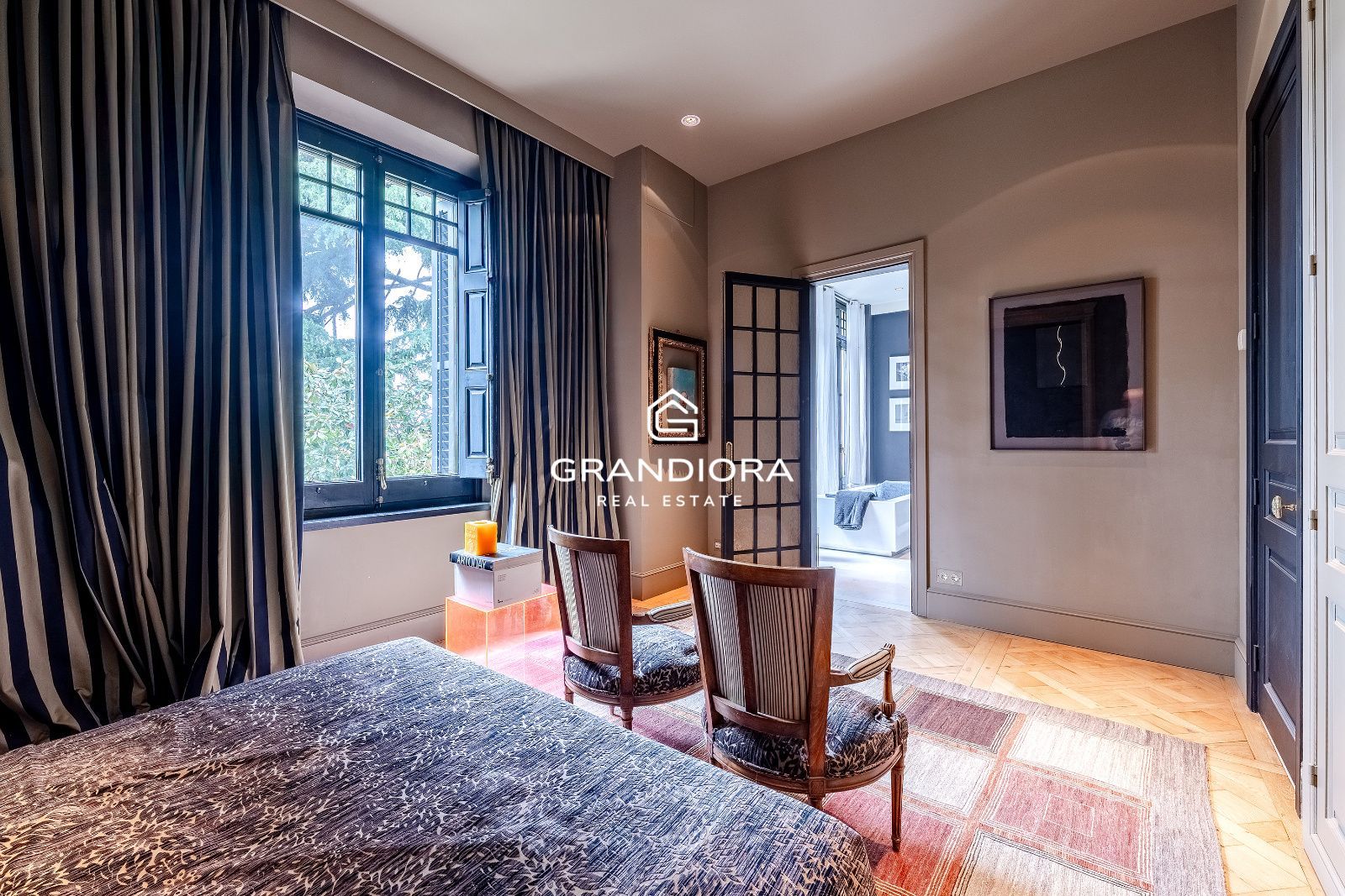 Villa de lujo de más de 1.000 m² en parcela de 5.000 m² con piscina y casa anexa - Imagen 31