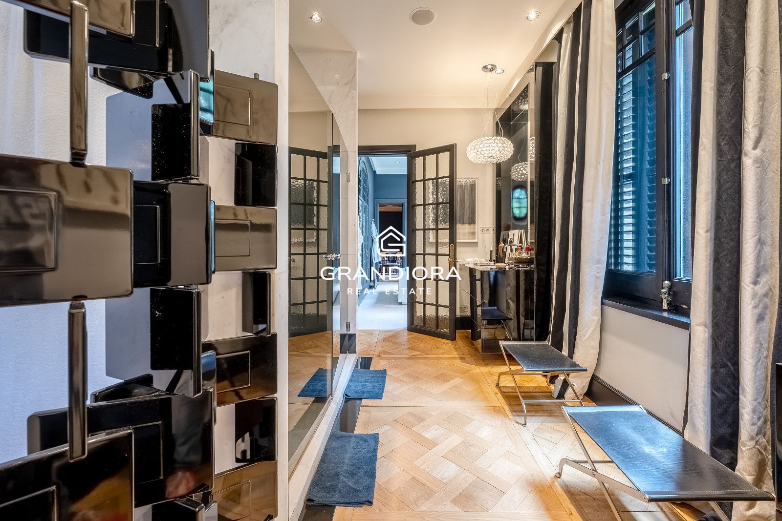 Villa de lujo de más de 1.000 m² en parcela de 5.000 m² con piscina y casa anexa - Imagen 34