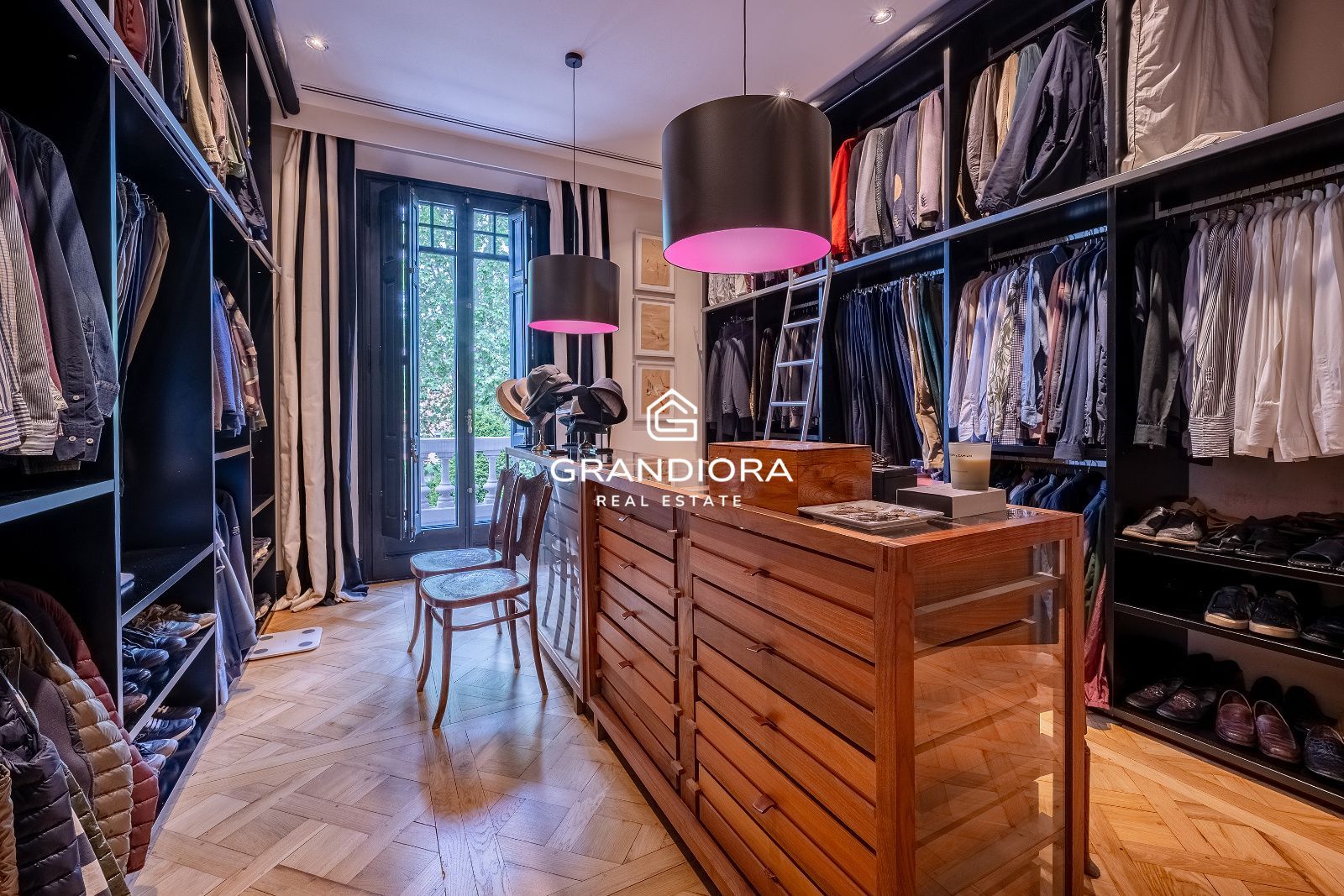 Villa de lujo de más de 1.000 m² en parcela de 5.000 m² con piscina y casa anexa - Imagen 35