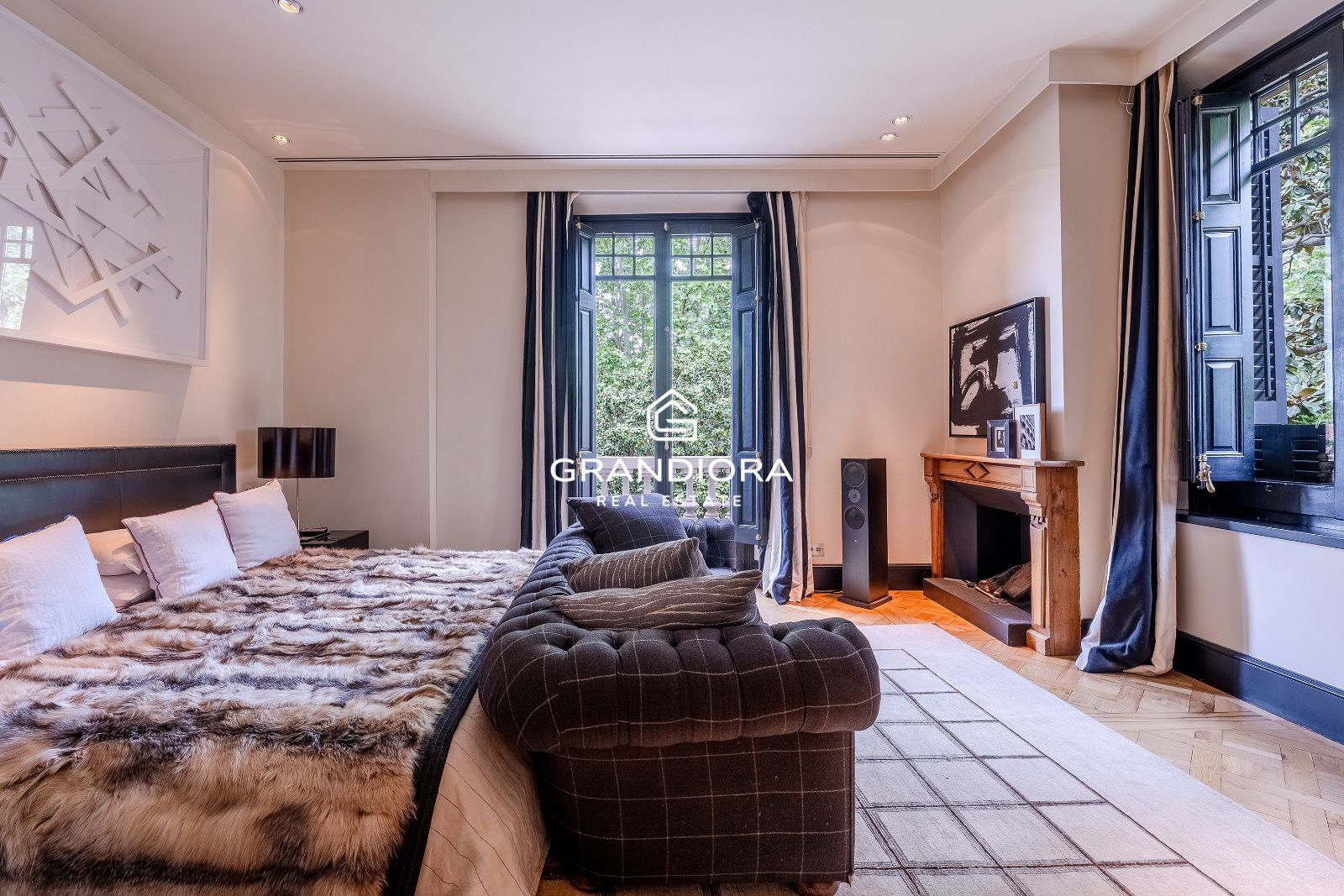 Villa de lujo de más de 1.000 m² en parcela de 5.000 m² con piscina y casa anexa - Imagen 36