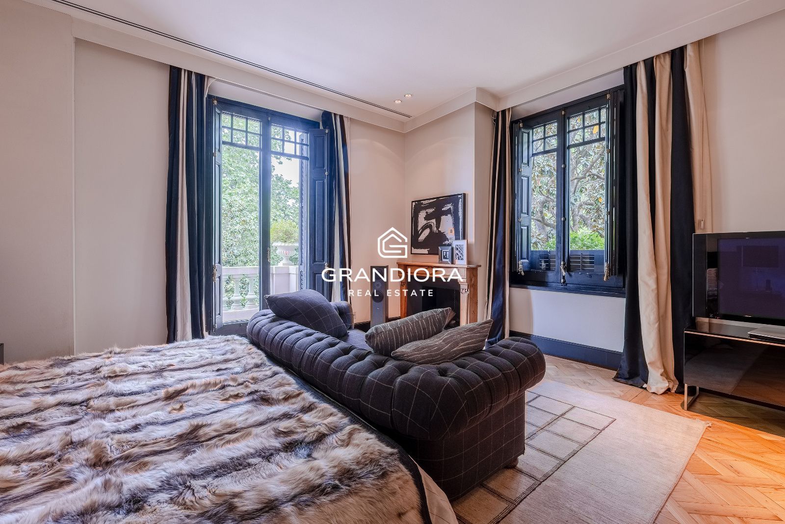 Villa de lujo de más de 1.000 m² en parcela de 5.000 m² con piscina y casa anexa - Imagen 37