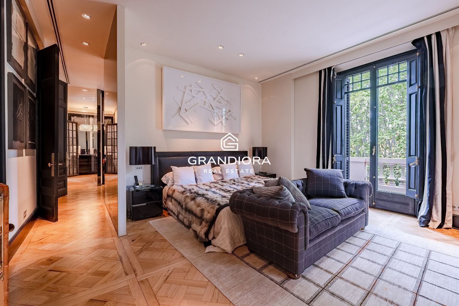 Villa de lujo de más de 1.000 m² en parcela de 5.000 m² con piscina y casa anexa - Imagen 39