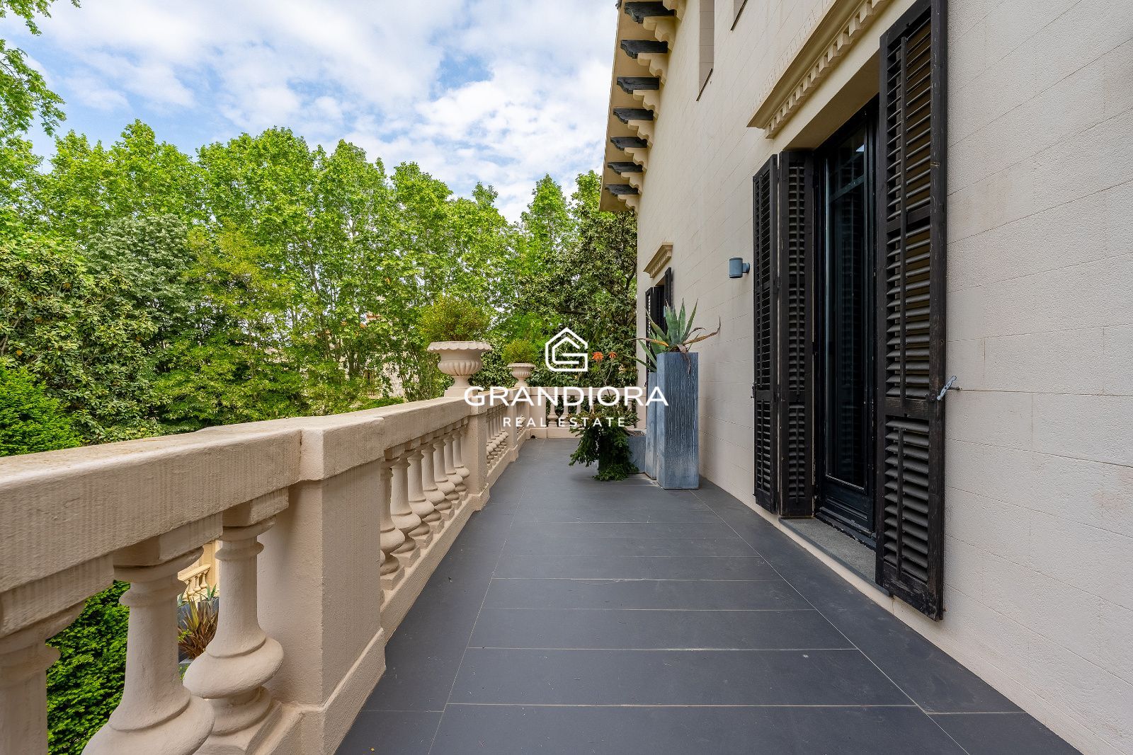 Villa de lujo de más de 1.000 m² en parcela de 5.000 m² con piscina y casa anexa - Imagen 38