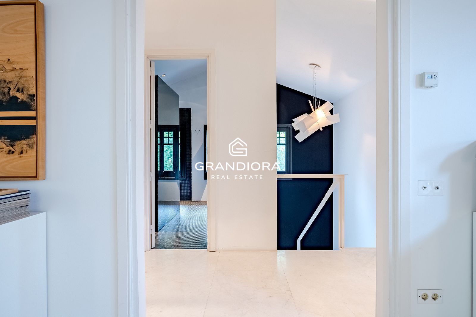 Villa de lujo de más de 1.000 m² en parcela de 5.000 m² con piscina y casa anexa - Imagen 45