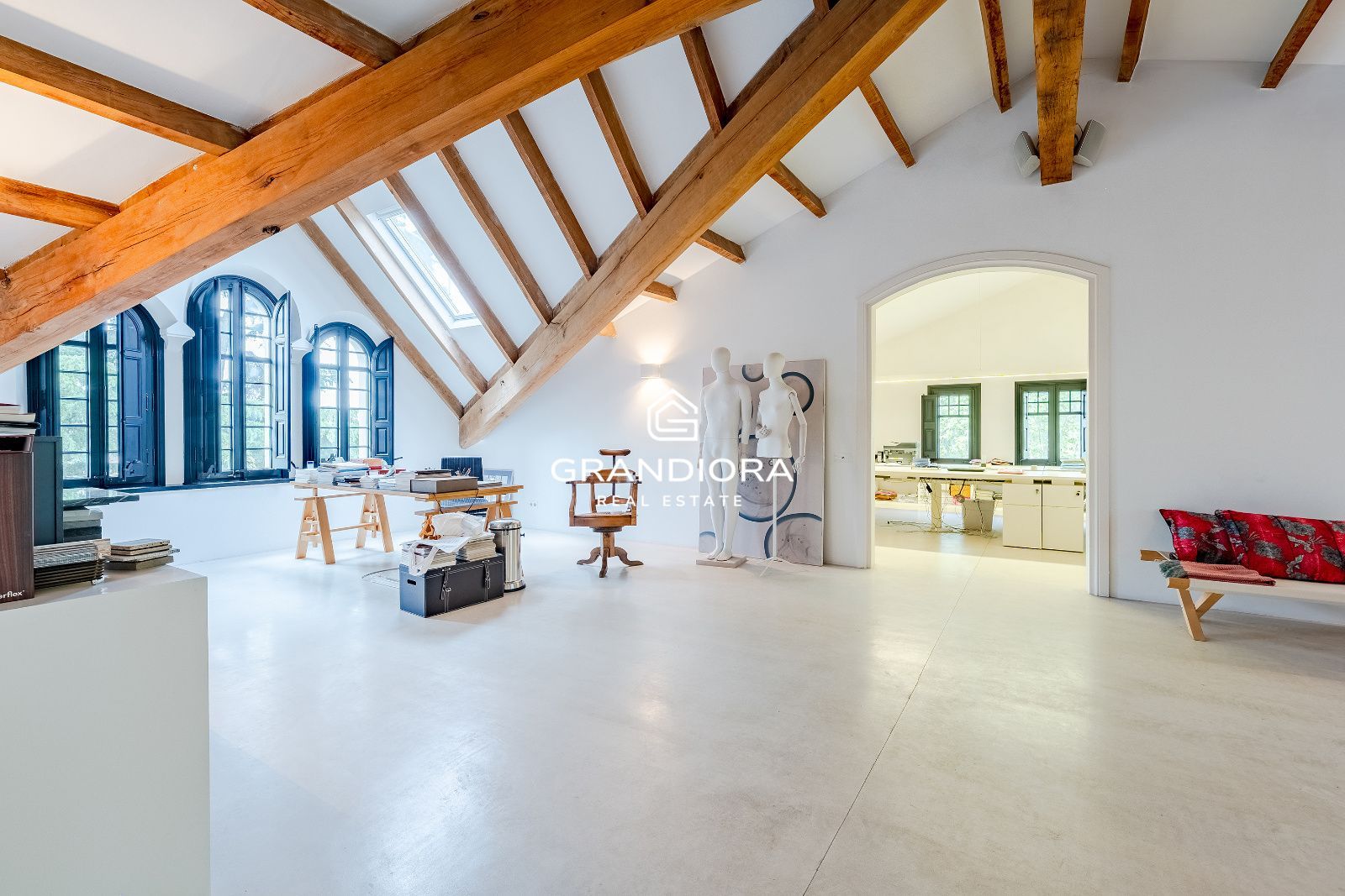Villa de lujo de más de 1.000 m² en parcela de 5.000 m² con piscina y casa anexa - Imagen 43