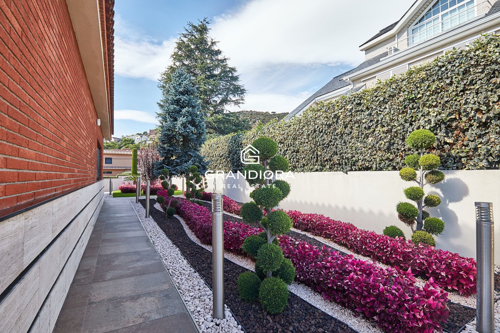 Exclusiva mansión con piscina en la prestigiosa urbanización Mas Ram - Imagen 23