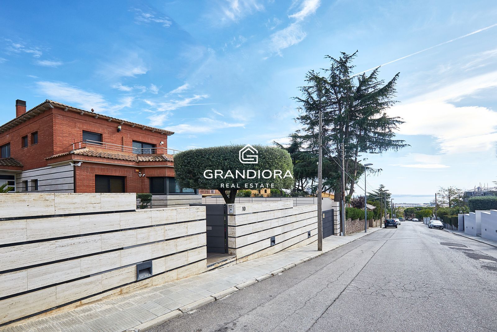 Exclusiva mansión con piscina en la prestigiosa urbanización Mas Ram - Imagen 4