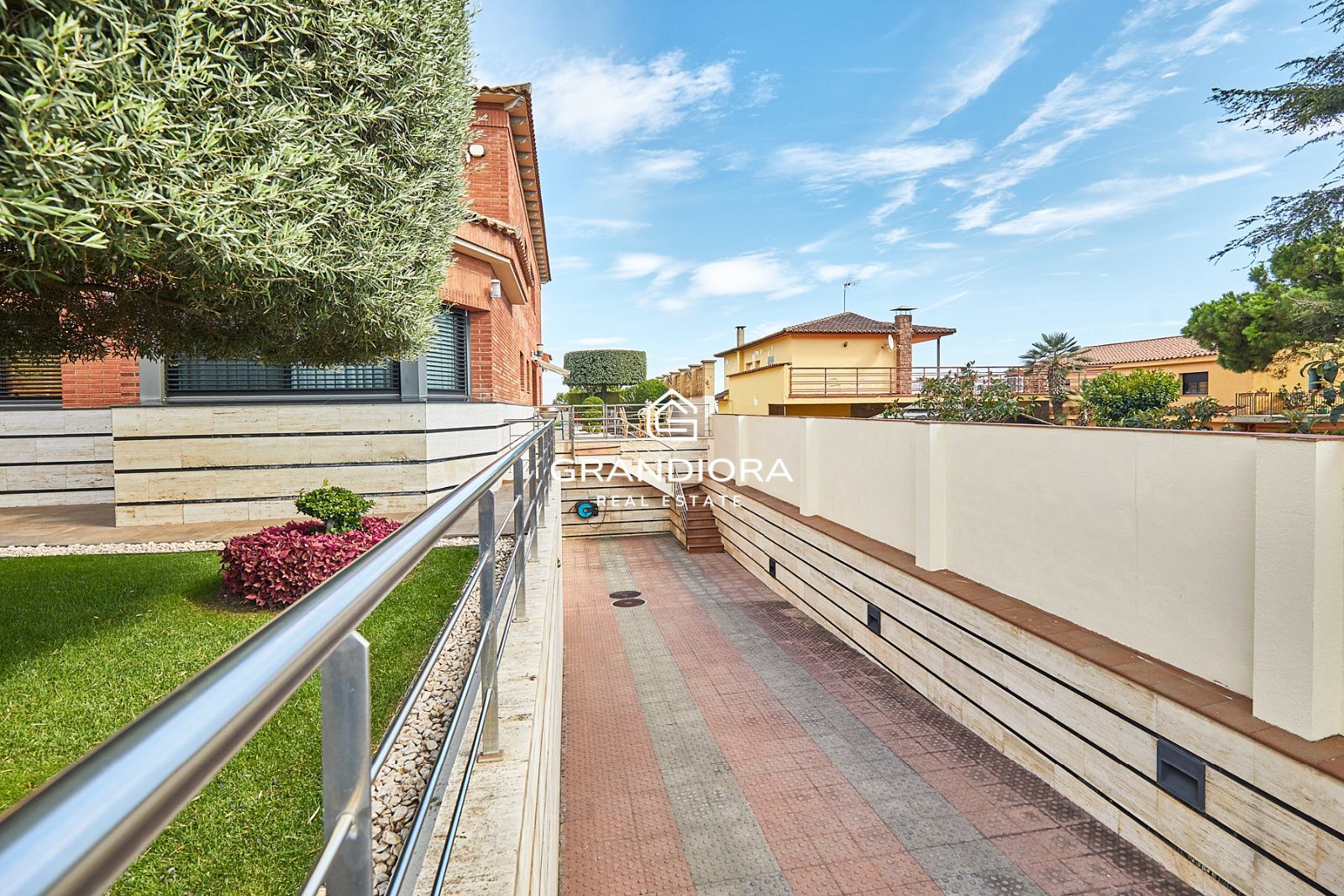 Exclusiva mansión con piscina en la prestigiosa urbanización Mas Ram - Imagen 55