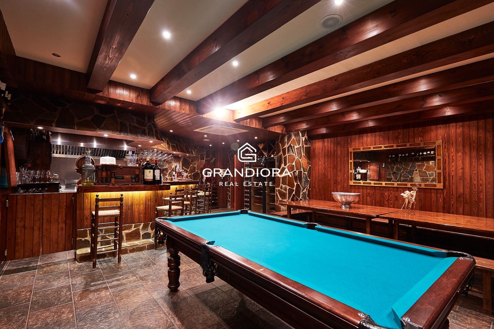 Exclusiva mansión con piscina en la prestigiosa urbanización Mas Ram - Imagen 47