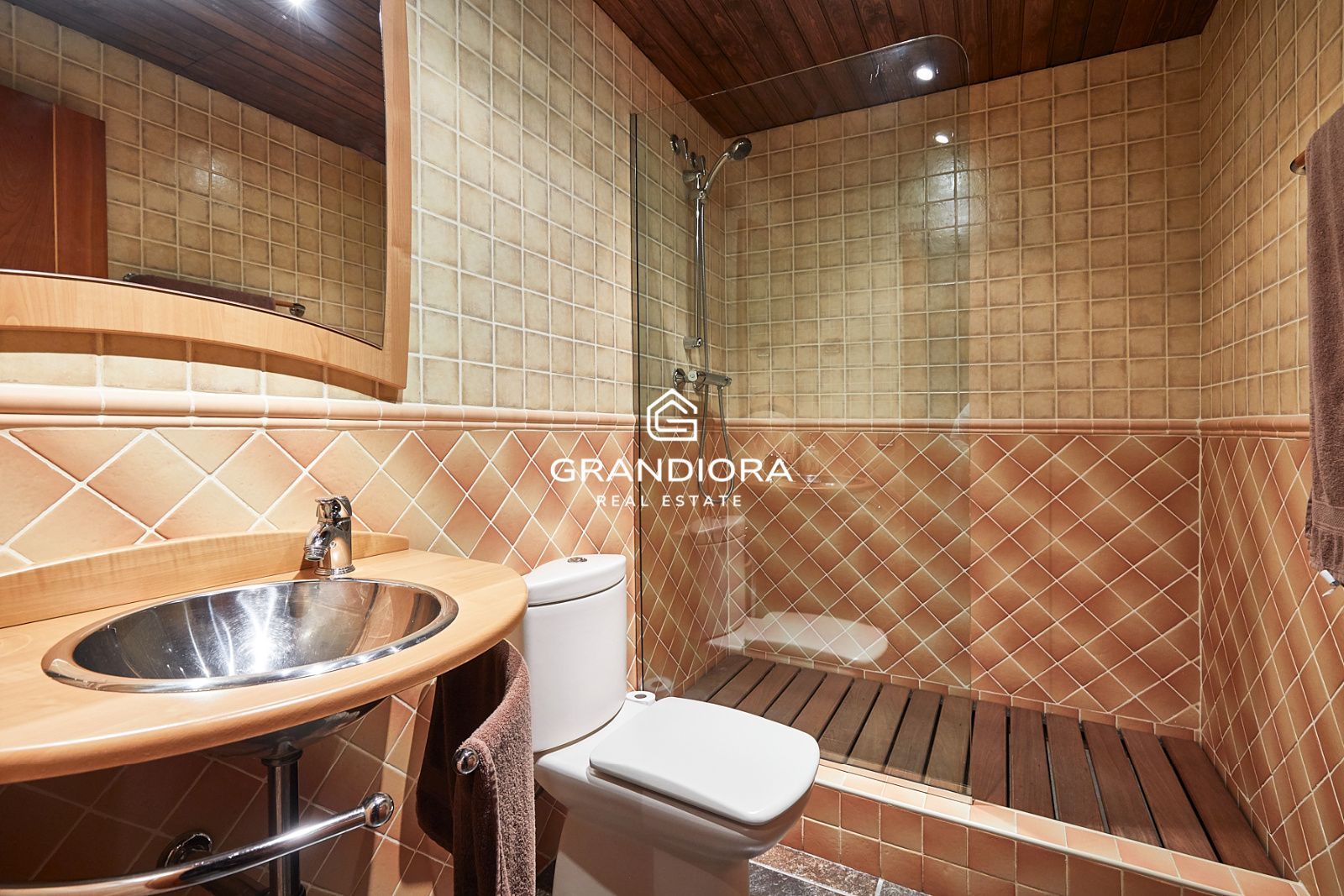 Exclusiva mansión con piscina en la prestigiosa urbanización Mas Ram - Imagen 40