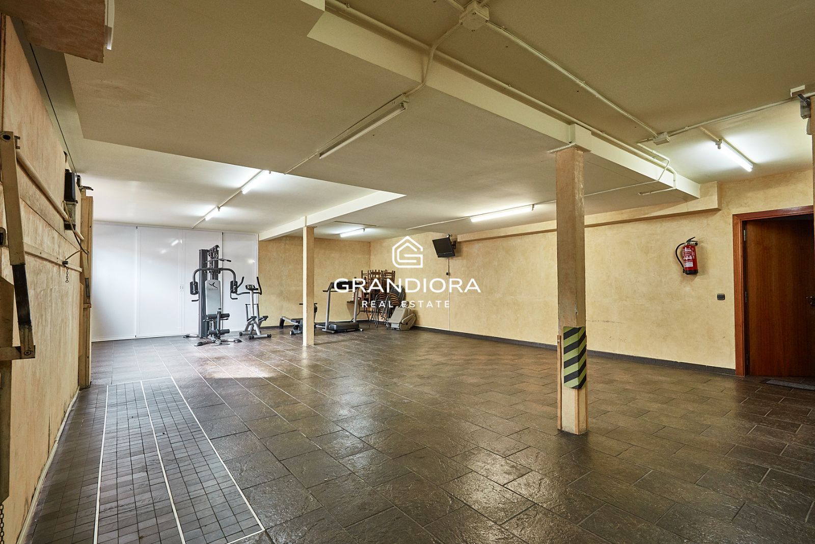 Exclusiva mansión con piscina en la prestigiosa urbanización Mas Ram - Imagen 51