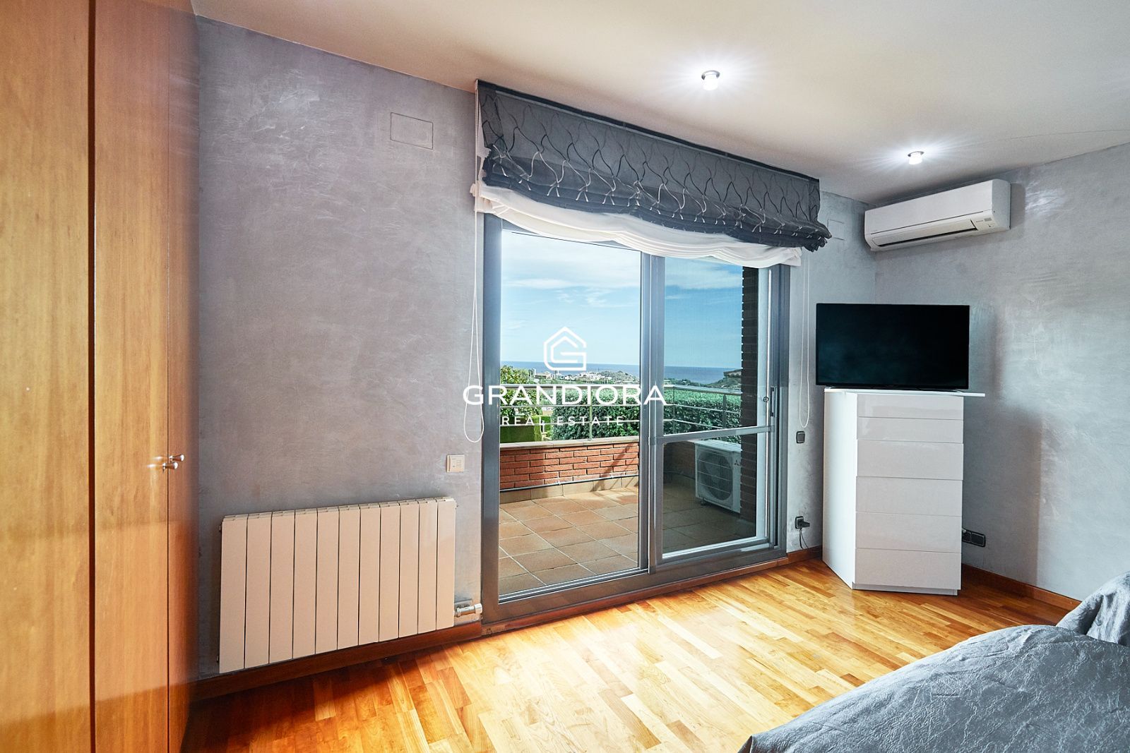 Exclusiva mansión con piscina en la prestigiosa urbanización Mas Ram - Imagen 36