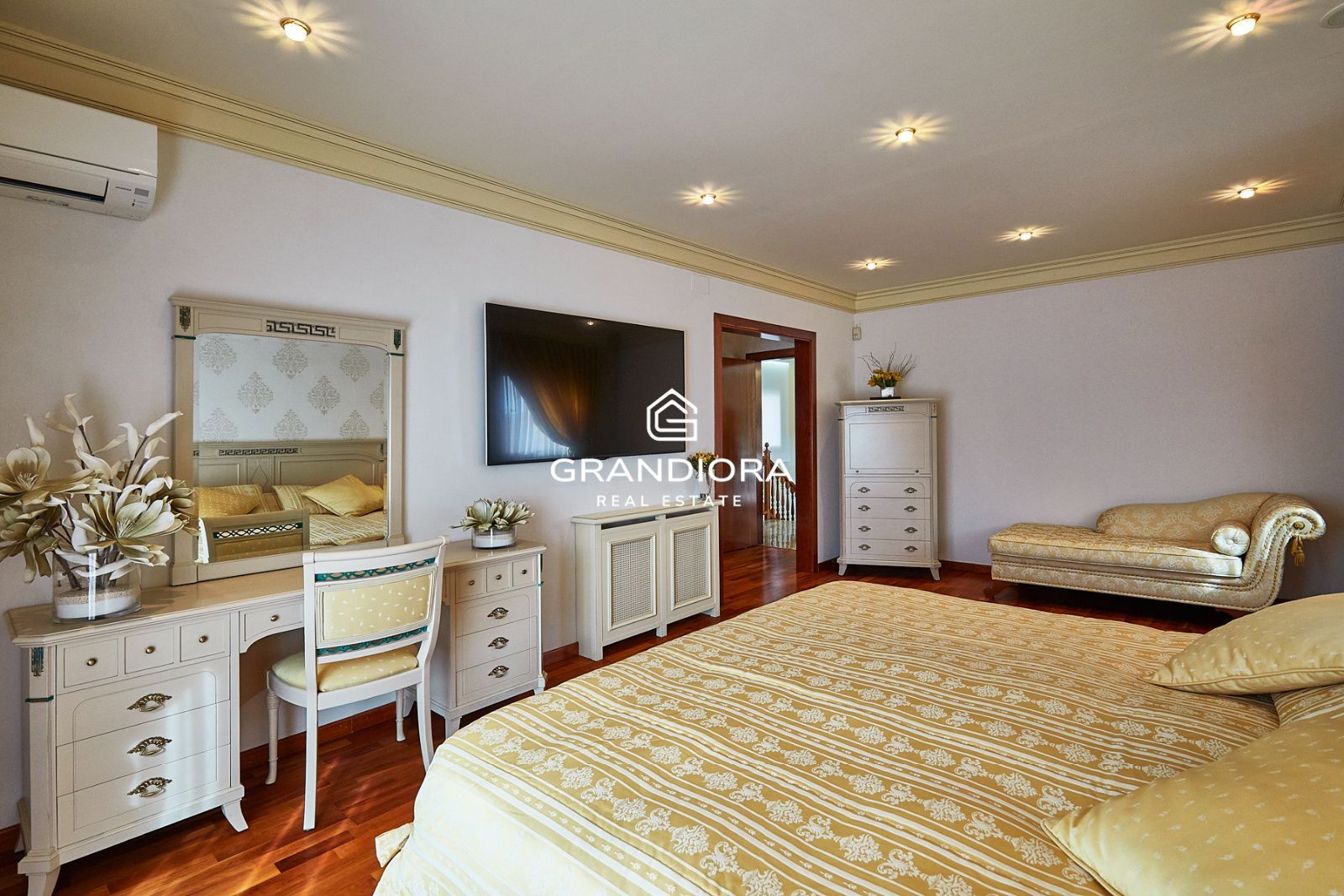 Exclusiva mansión con piscina en la prestigiosa urbanización Mas Ram - Imagen 29