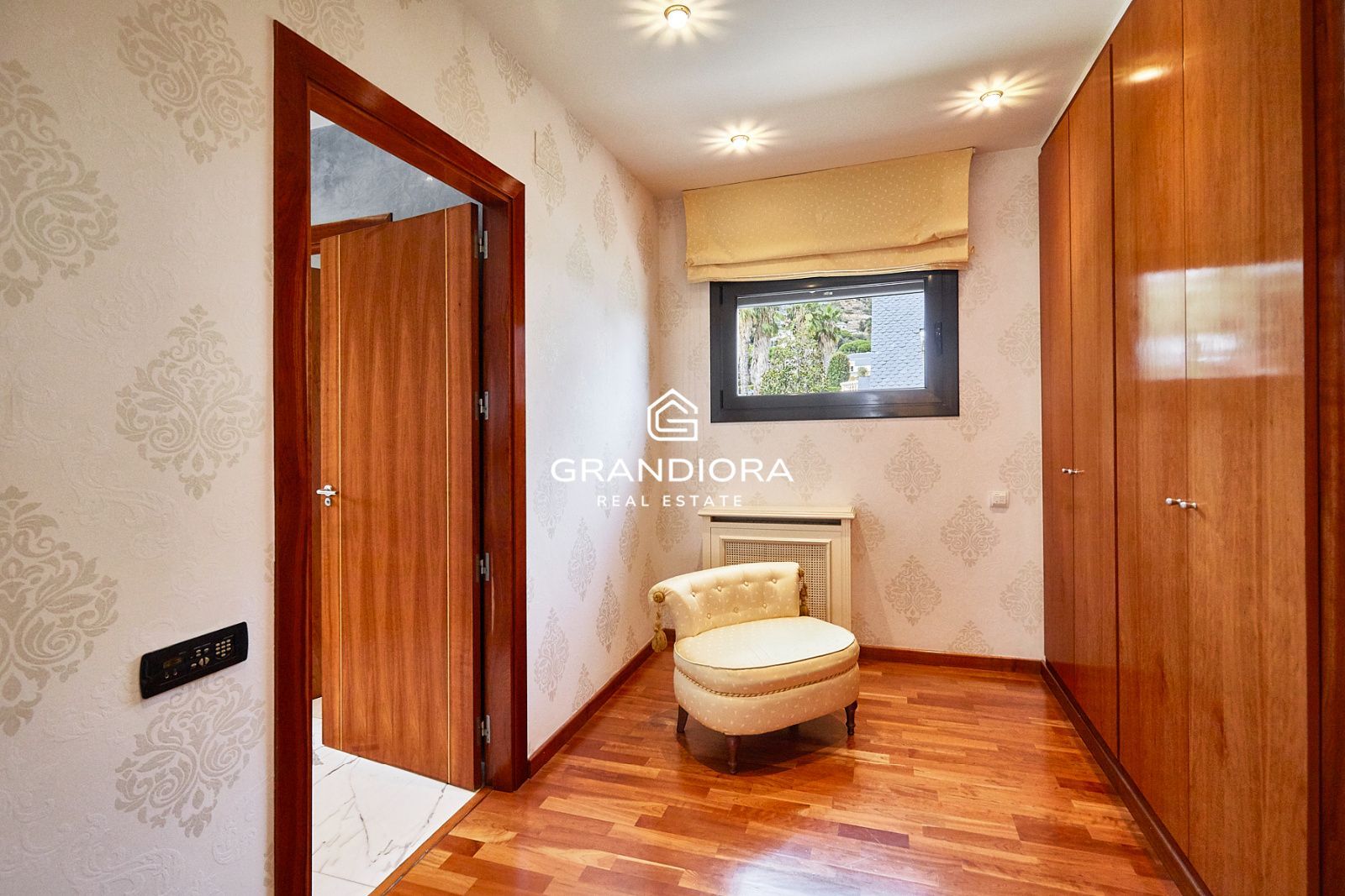 Exclusiva mansión con piscina en la prestigiosa urbanización Mas Ram - Imagen 31