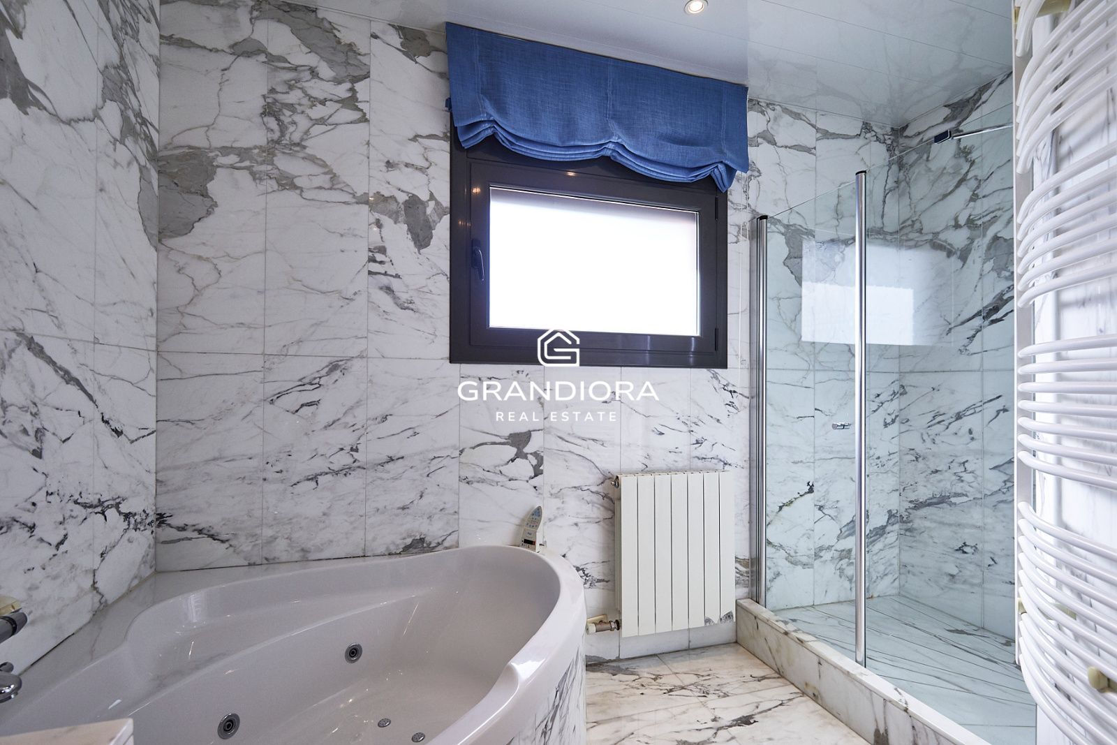 Exclusiva mansión con piscina en la prestigiosa urbanización Mas Ram - Imagen 33