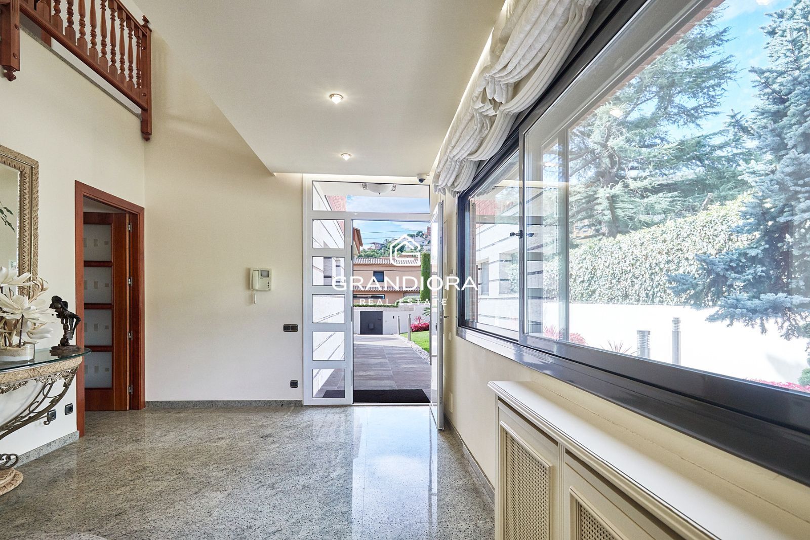 Exclusiva mansión con piscina en la prestigiosa urbanización Mas Ram - Imagen 7