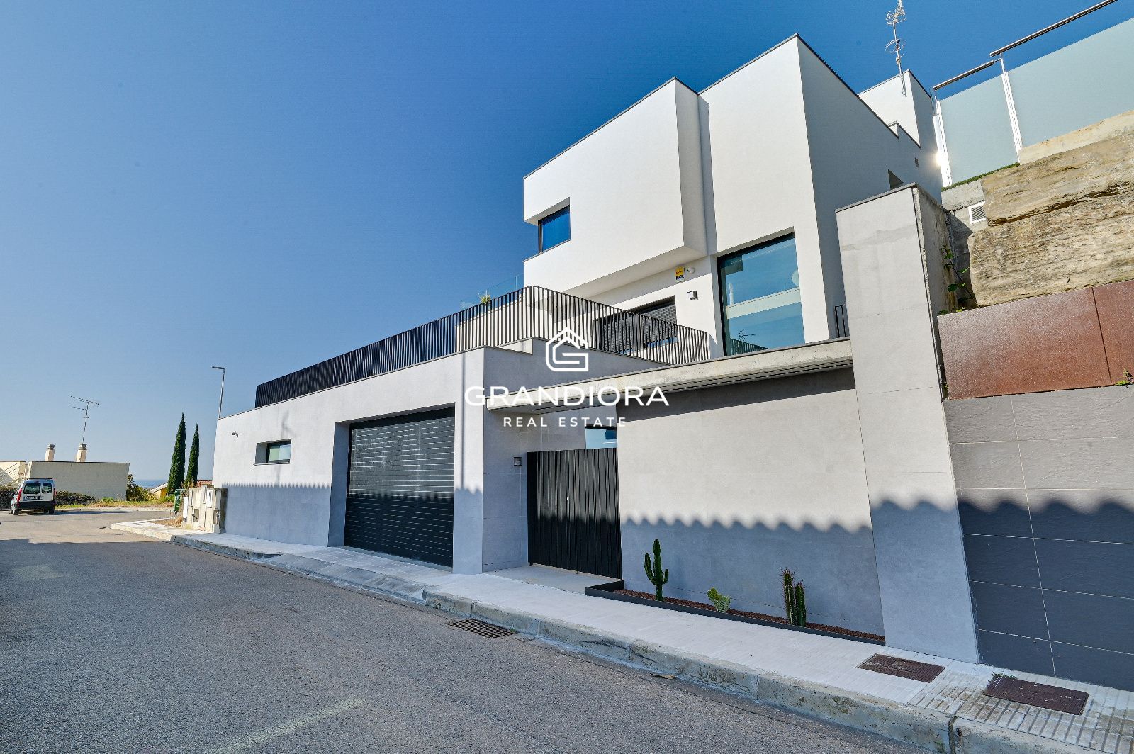 Villa de lujo con vistas panorámicas al mar, piscina salina y domótica integrada - Imagen 63