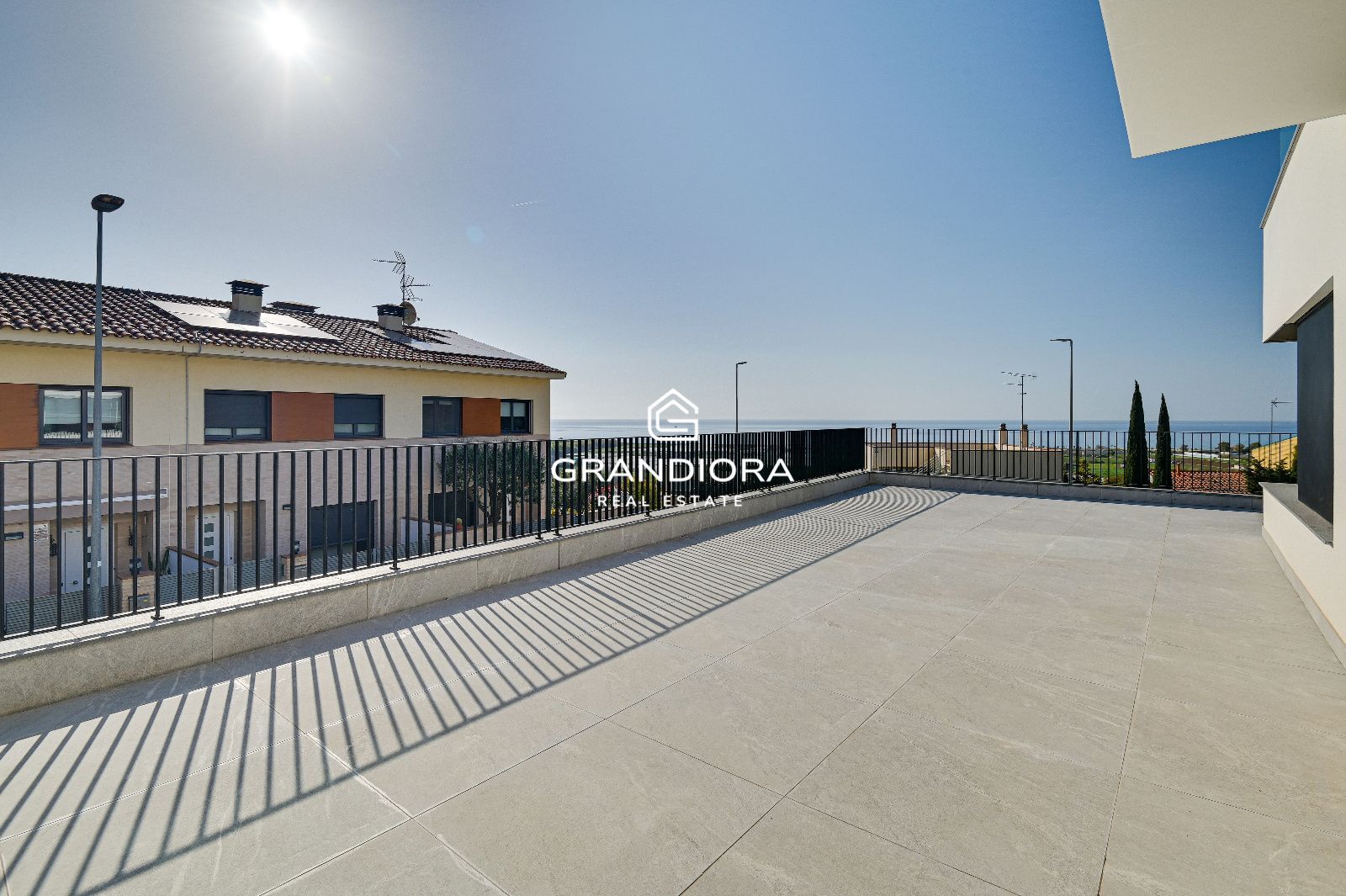 Villa de lujo con vistas panorámicas al mar, piscina salina y domótica integrada - Imagen 53