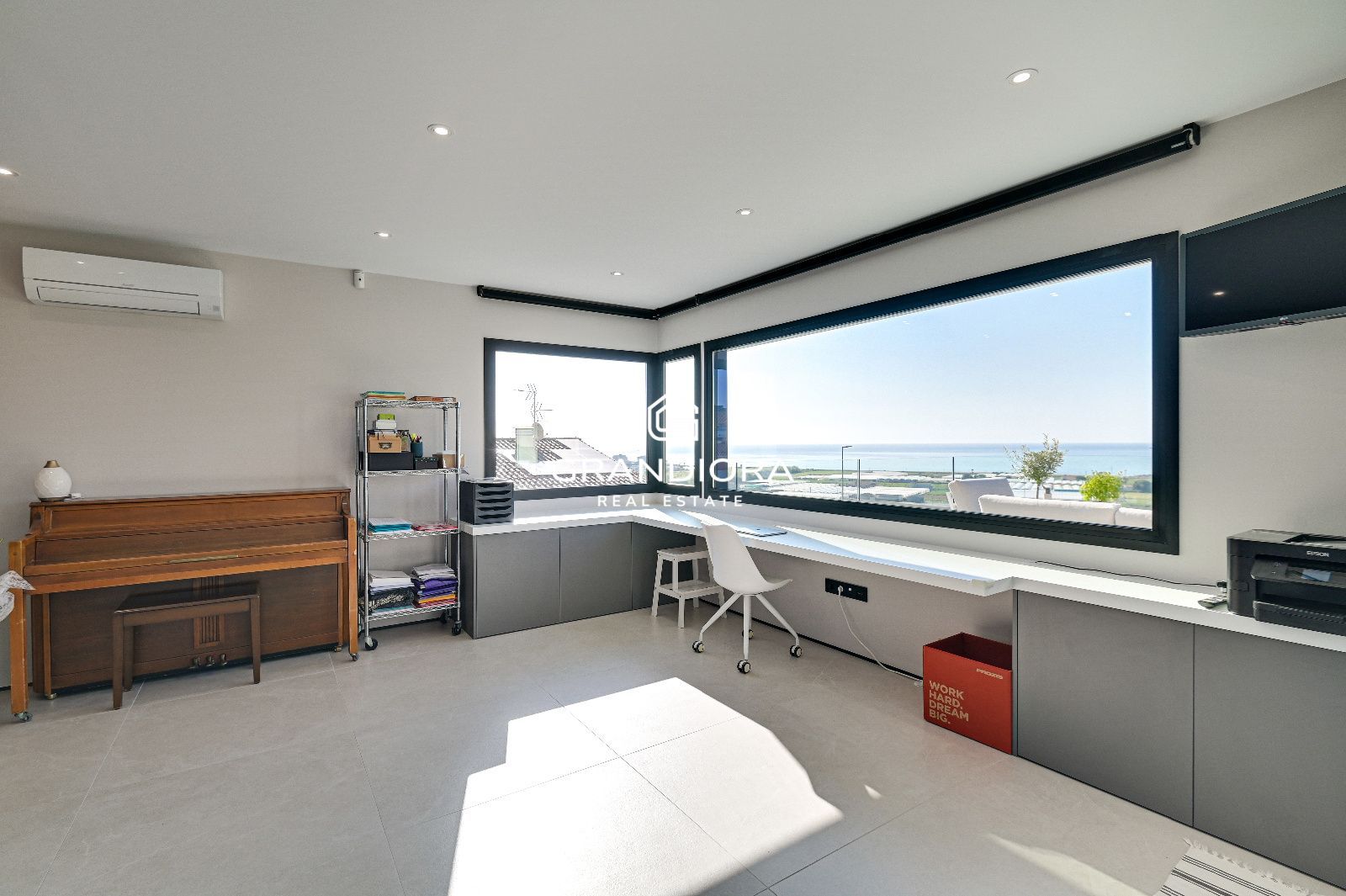 Villa de lujo con vistas panorámicas al mar, piscina salina y domótica integrada - Imagen 37
