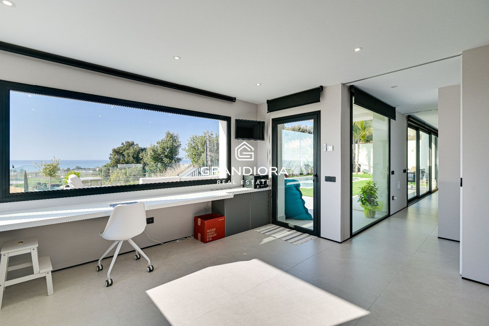 Villa de lujo con vistas panorámicas al mar, piscina salina y domótica integrada - Imagen 39