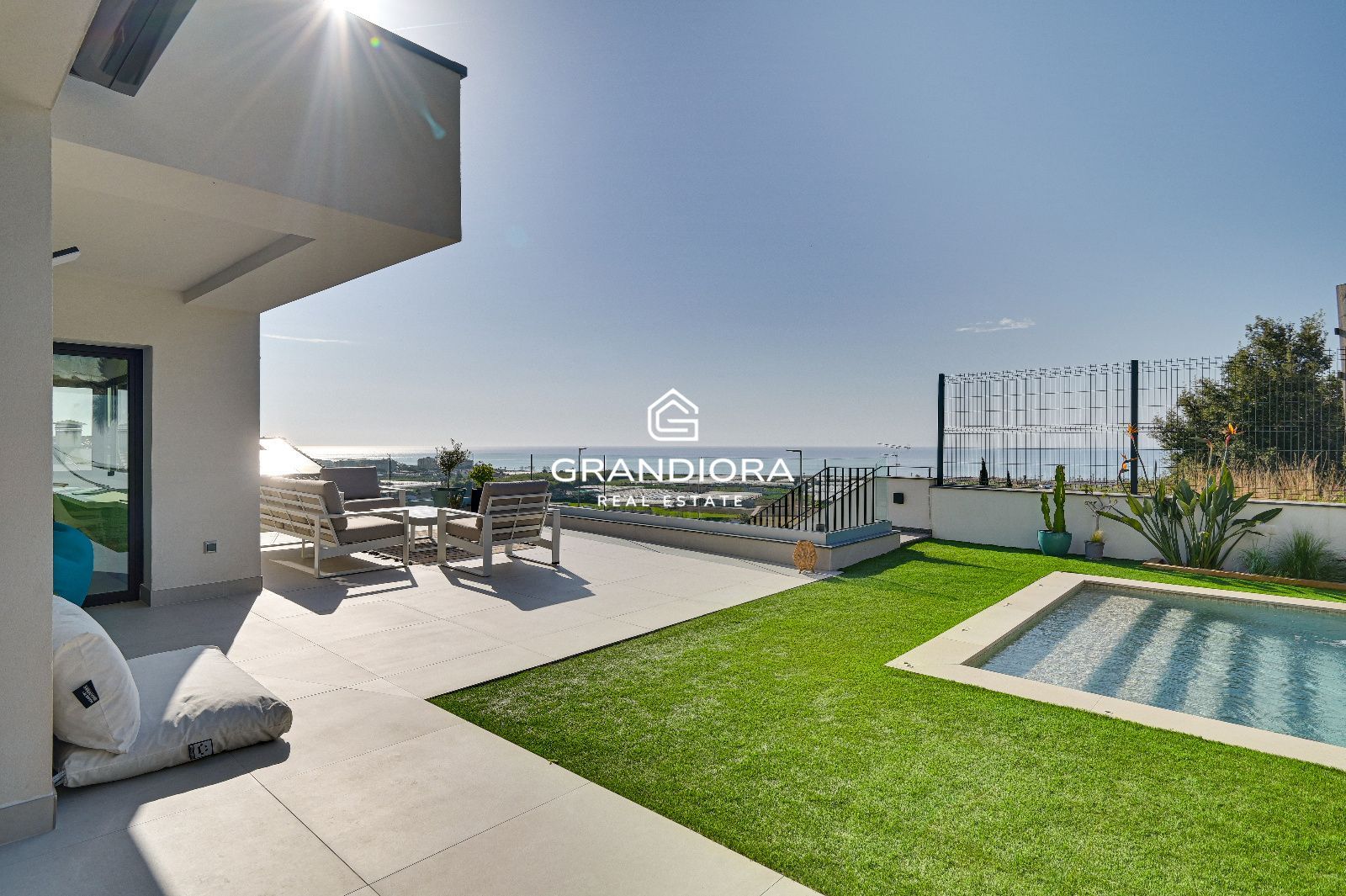 Villa de lujo con vistas panorámicas al mar, piscina salina y domótica integrada - Imagen 23