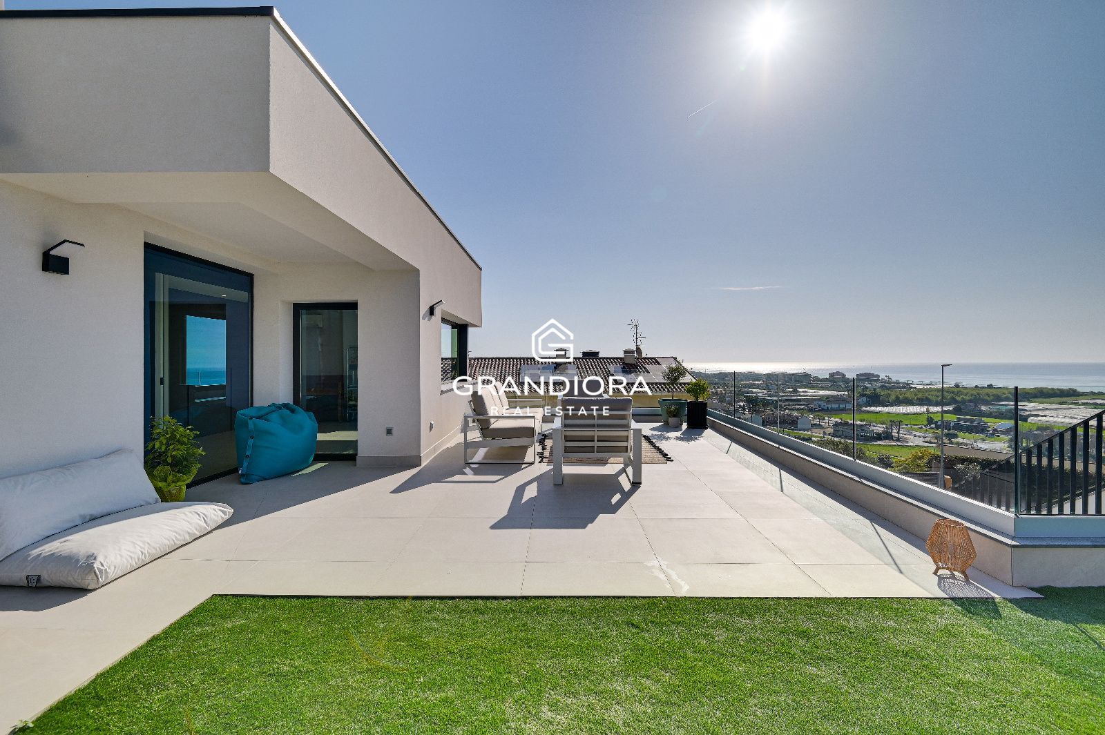Villa de lujo con vistas panorámicas al mar, piscina salina y domótica integrada - Imagen 54