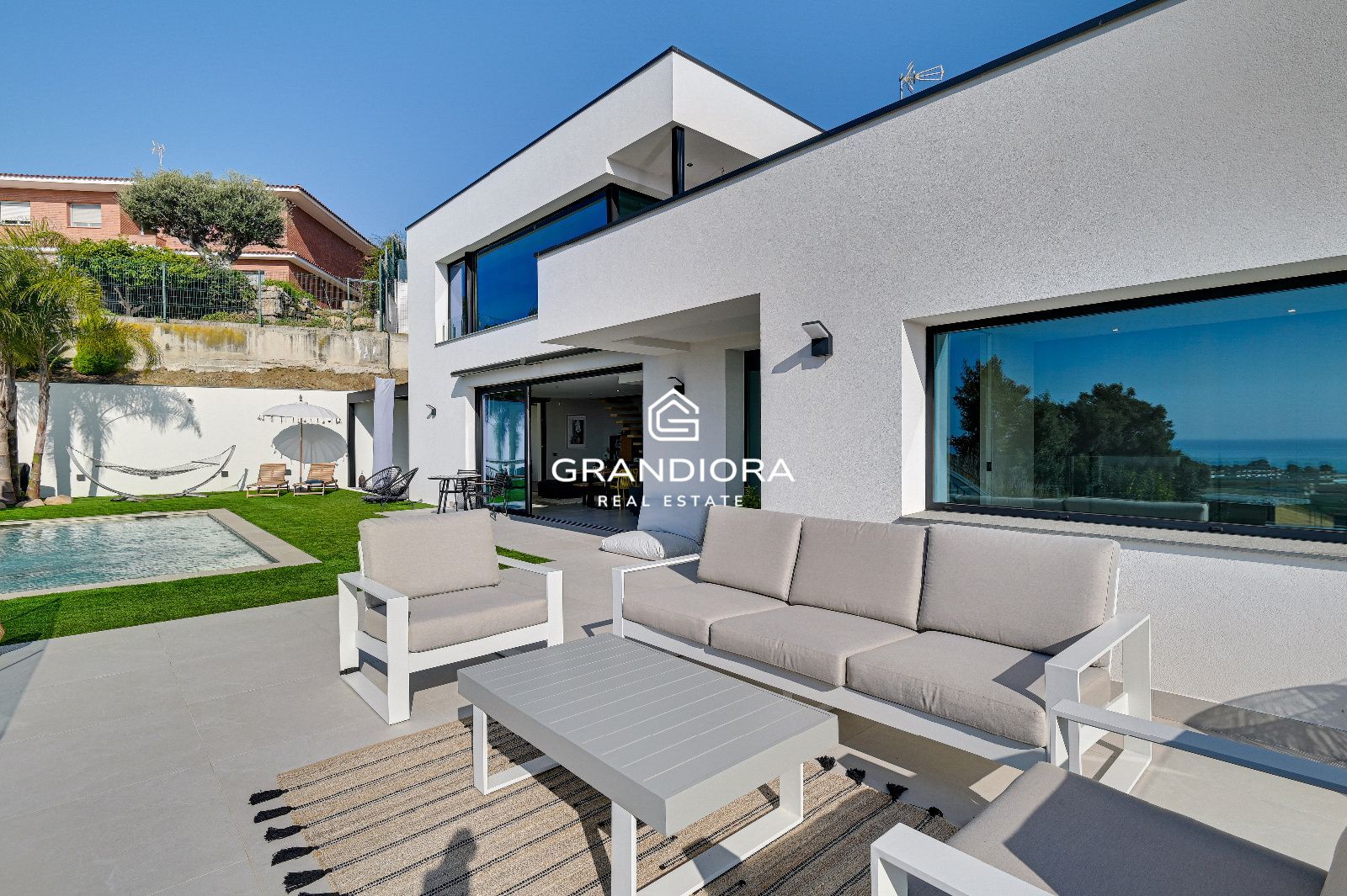 Villa de lujo con vistas panorámicas al mar, piscina salina y domótica integrada - Imagen 16