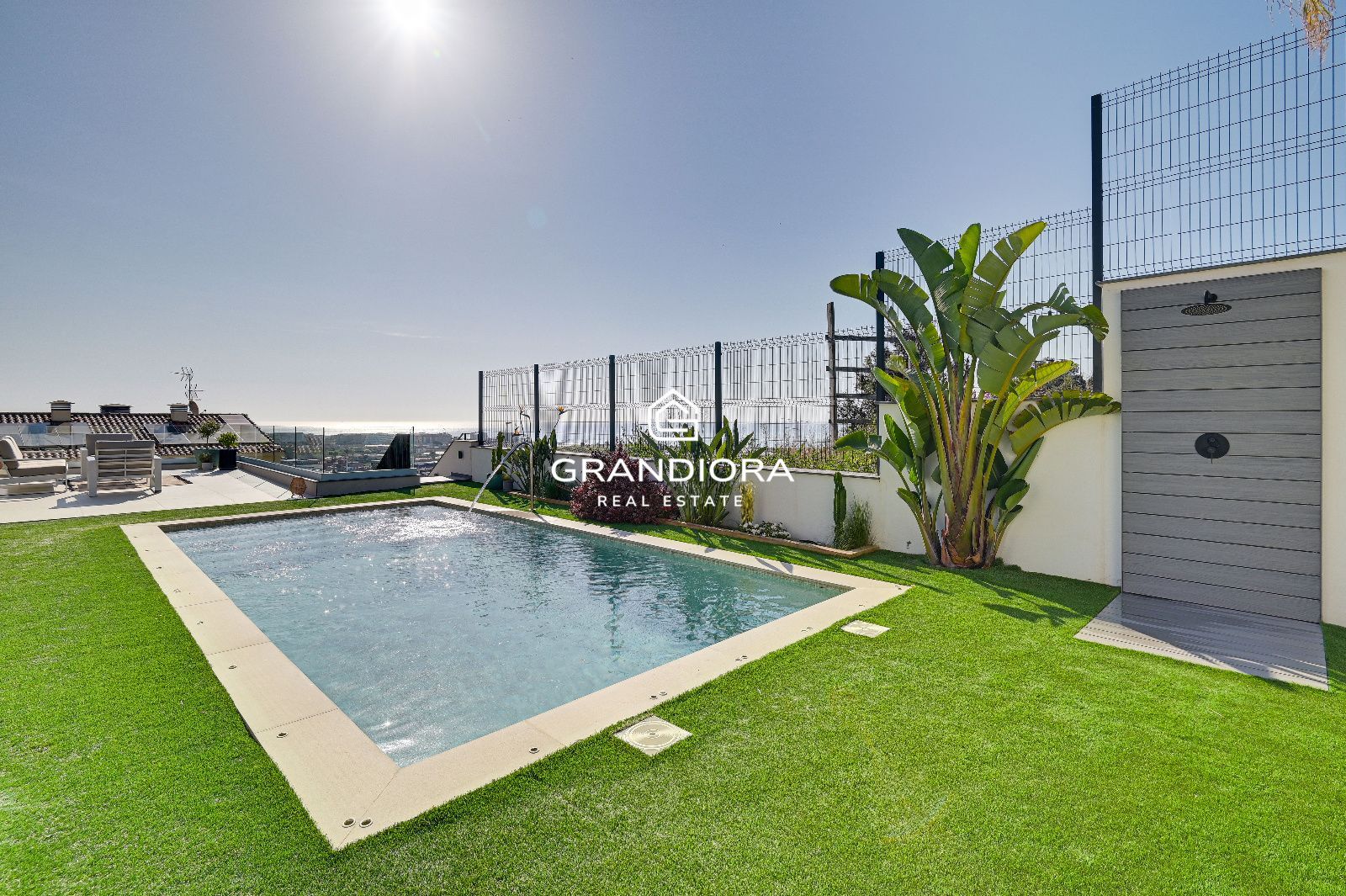 Villa de lujo con vistas panorámicas al mar, piscina salina y domótica integrada - Imagen 22