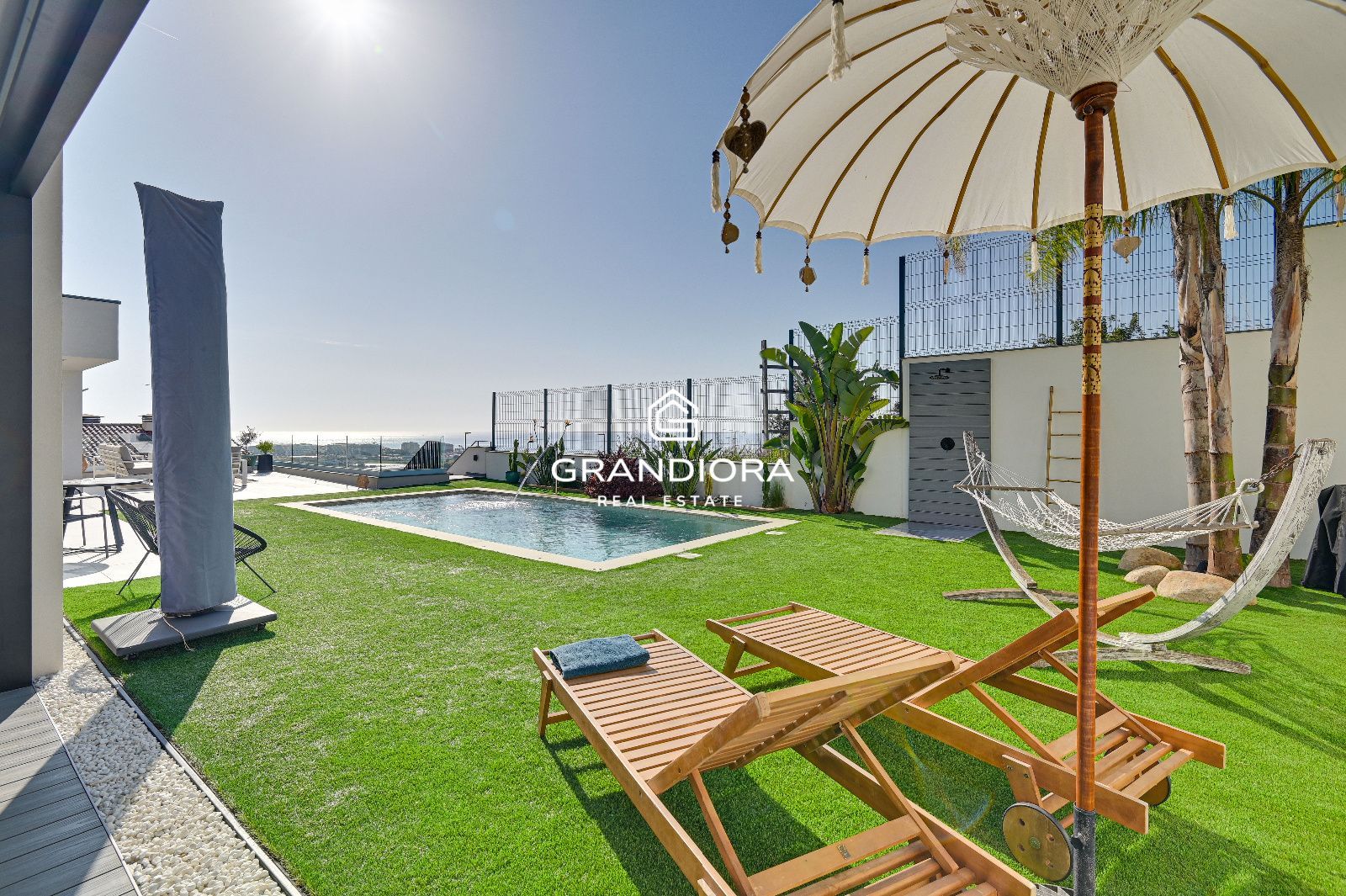 Villa de lujo con vistas panorámicas al mar, piscina salina y domótica integrada - Imagen 20