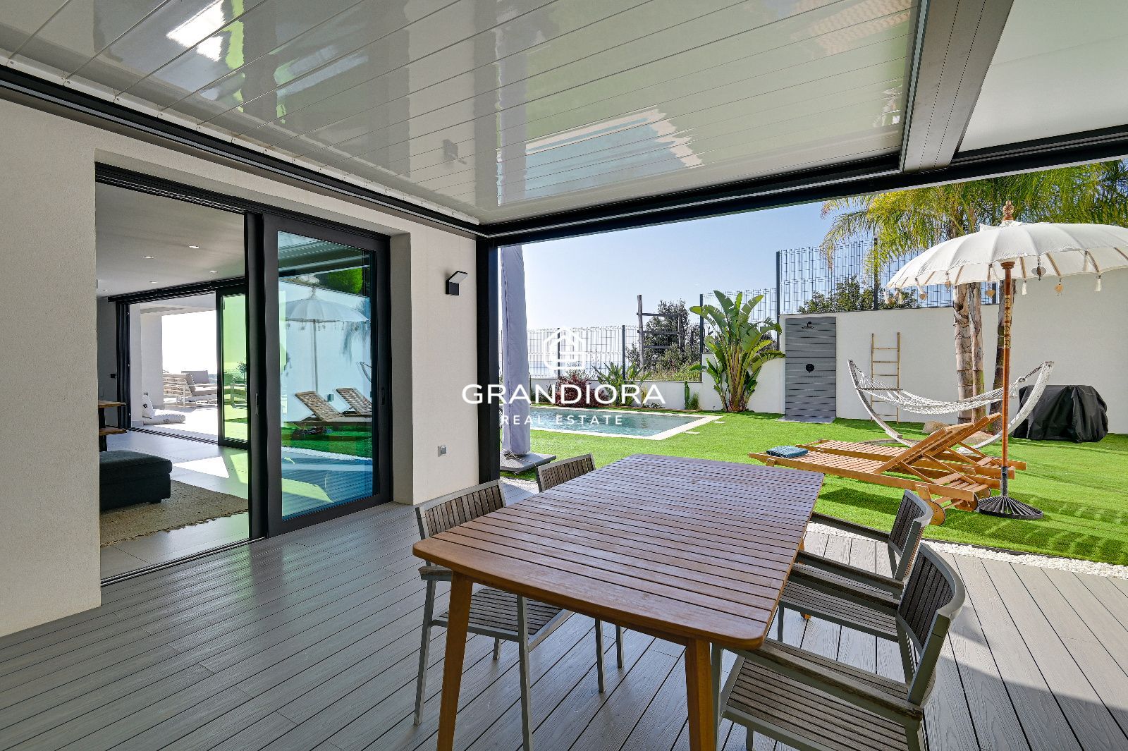 Villa de lujo con vistas panorámicas al mar, piscina salina y domótica integrada - Imagen 19