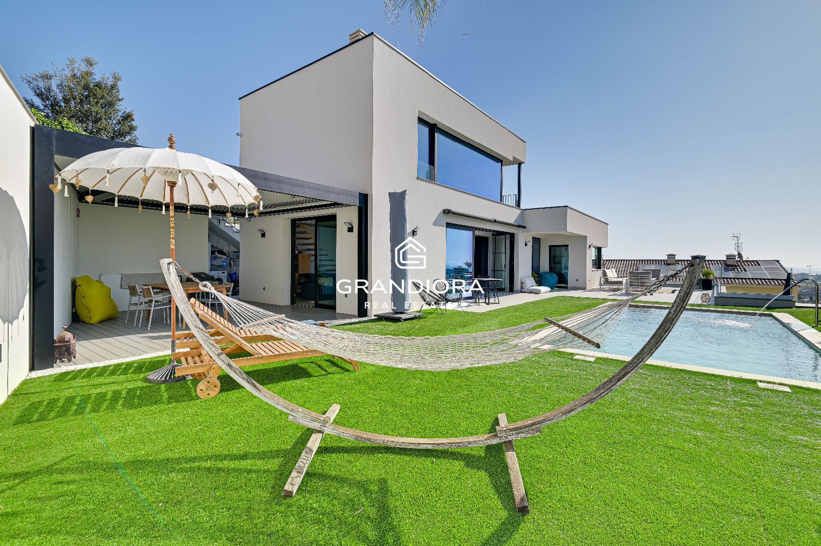 Villa de lujo con vistas panorámicas al mar, piscina salina y domótica integrada - Imagen 18