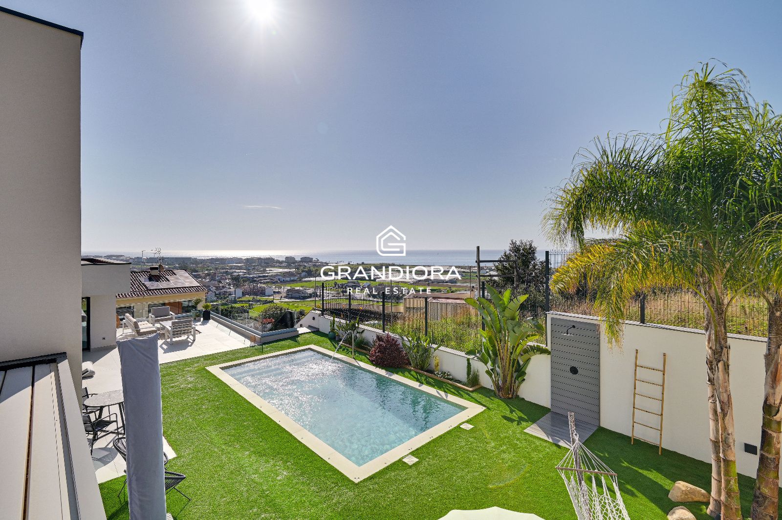 Villa de lujo con vistas panorámicas al mar, piscina salina y domótica integrada - Imagen 56